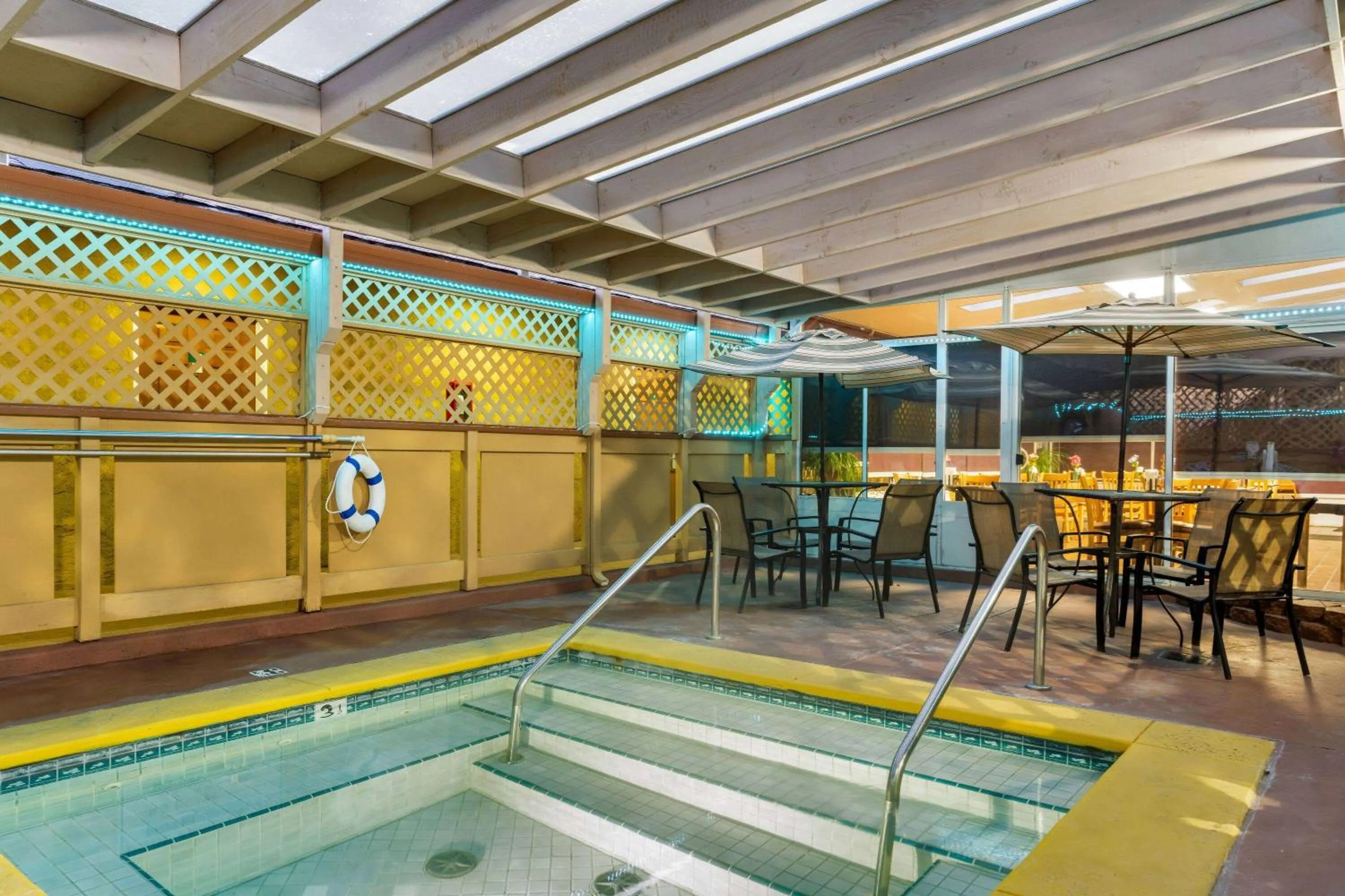 Hot Tub in Howard Johnson by Wyndham Santa Cruz