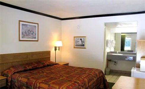 Photo of the whole room, Bed in Town House Motel