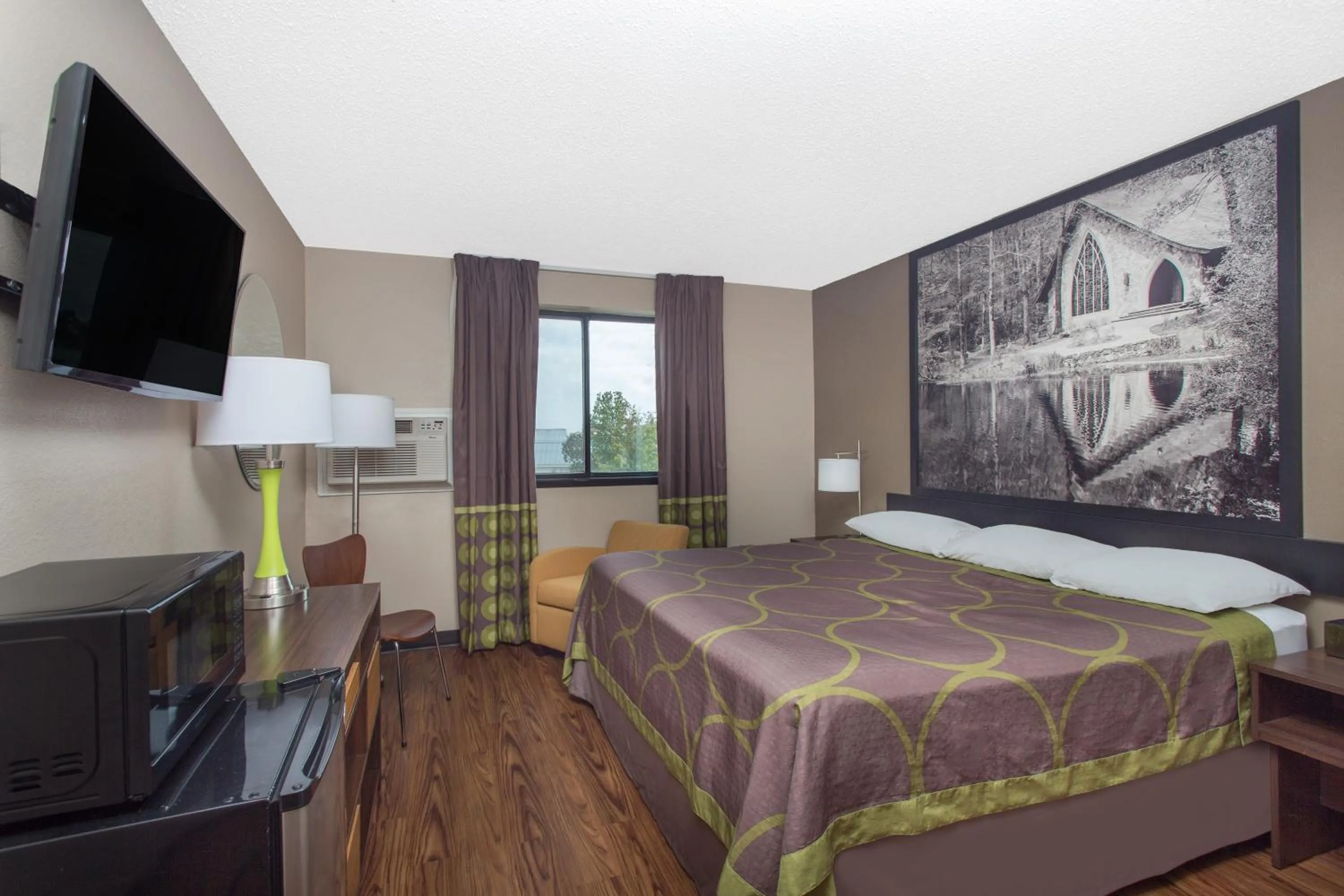 Photo of the whole room in Super 8 by Wyndham Columbus Airport