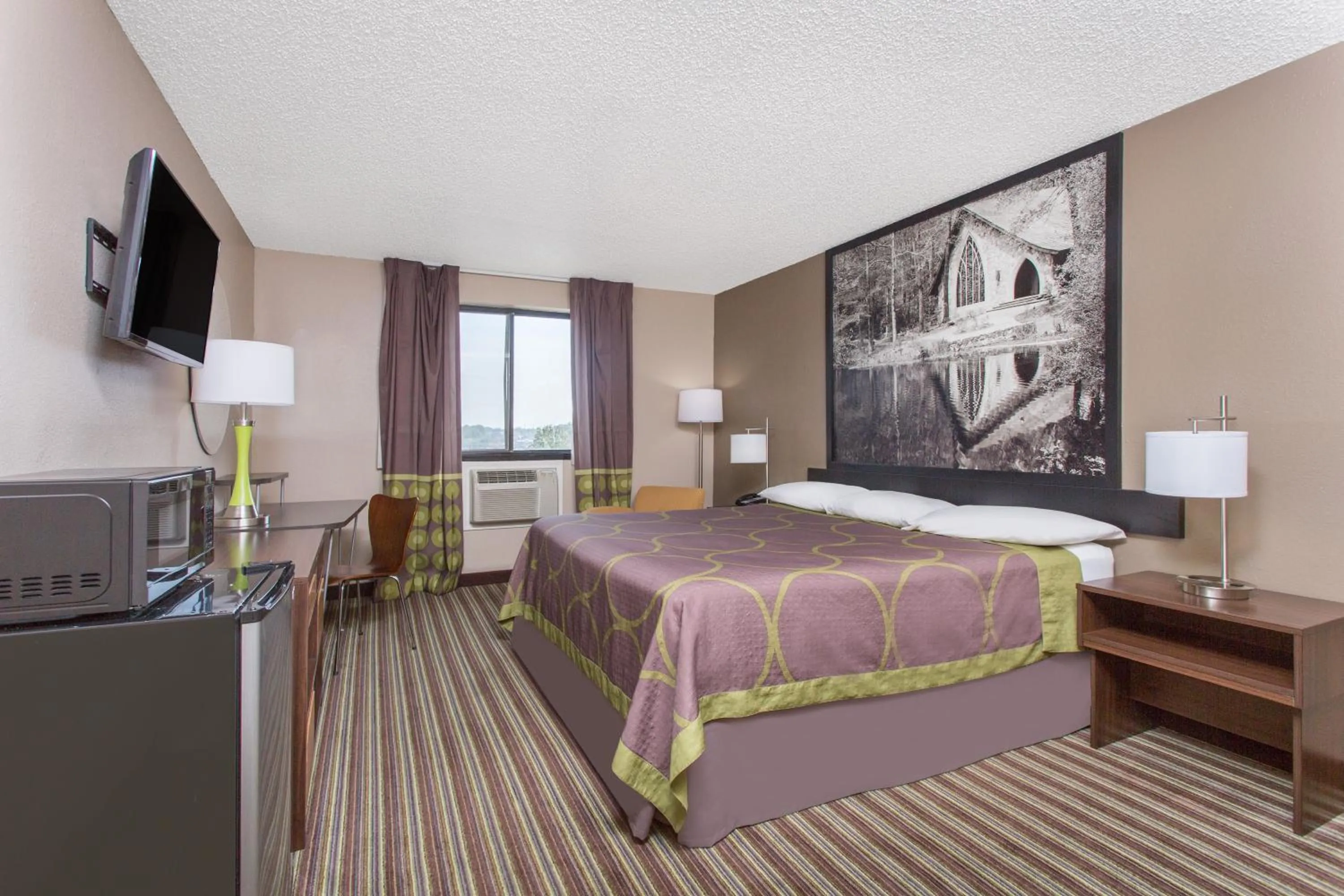 Photo of the whole room in Super 8 by Wyndham Columbus Airport