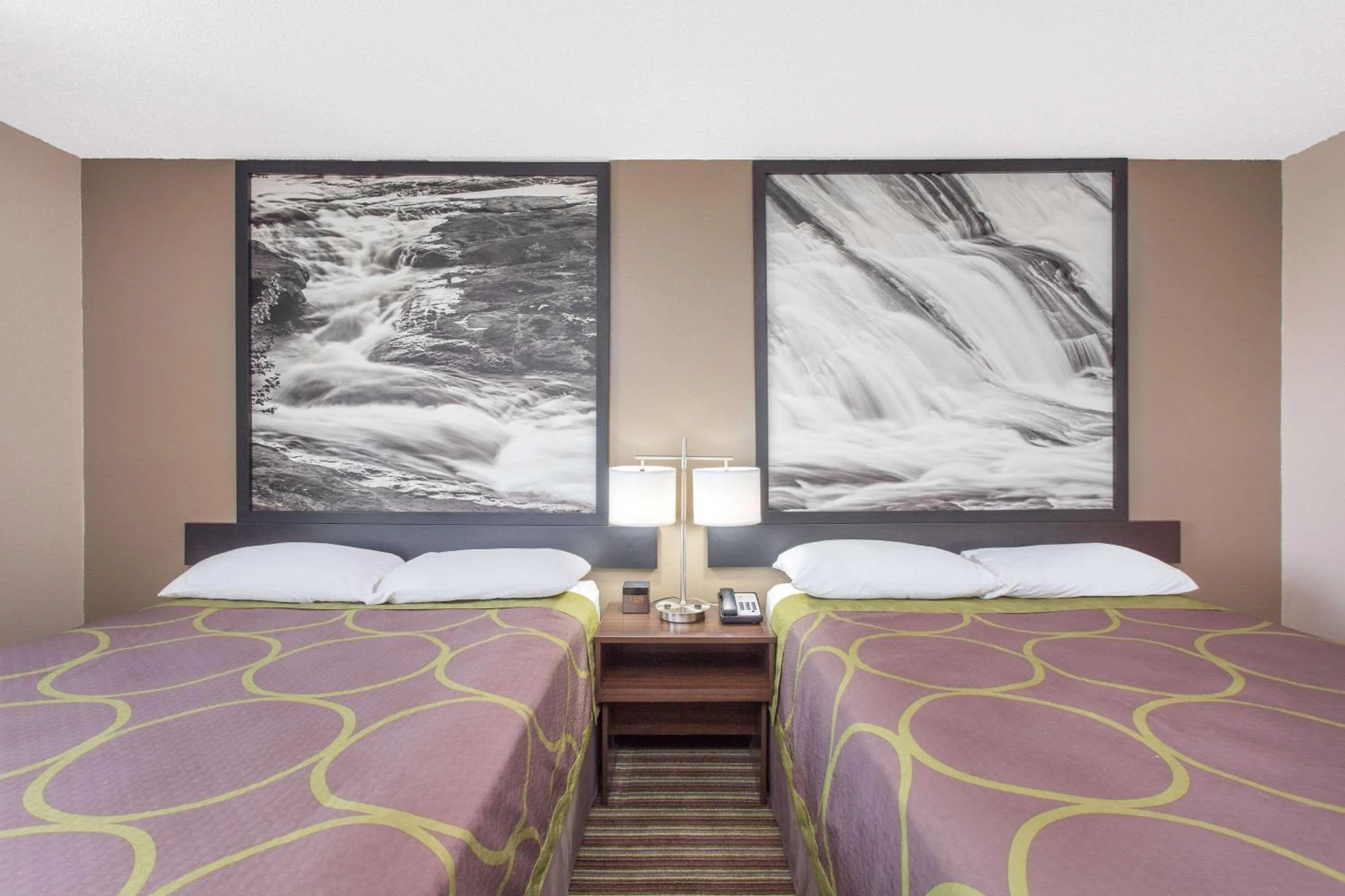 Photo of the whole room in Super 8 by Wyndham Columbus Airport