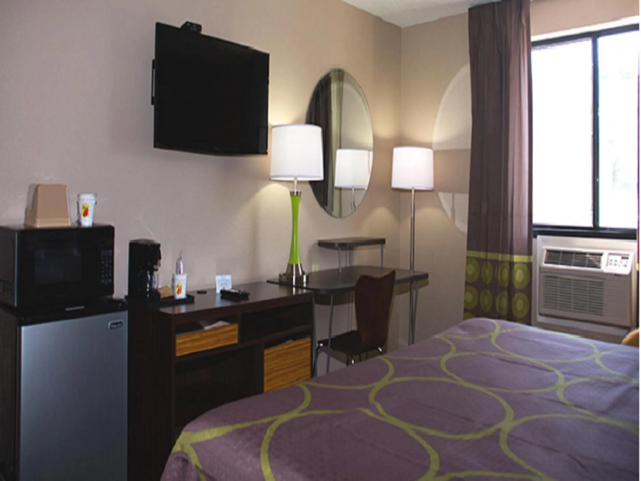 Photo of the whole room in Super 8 by Wyndham Columbus Airport