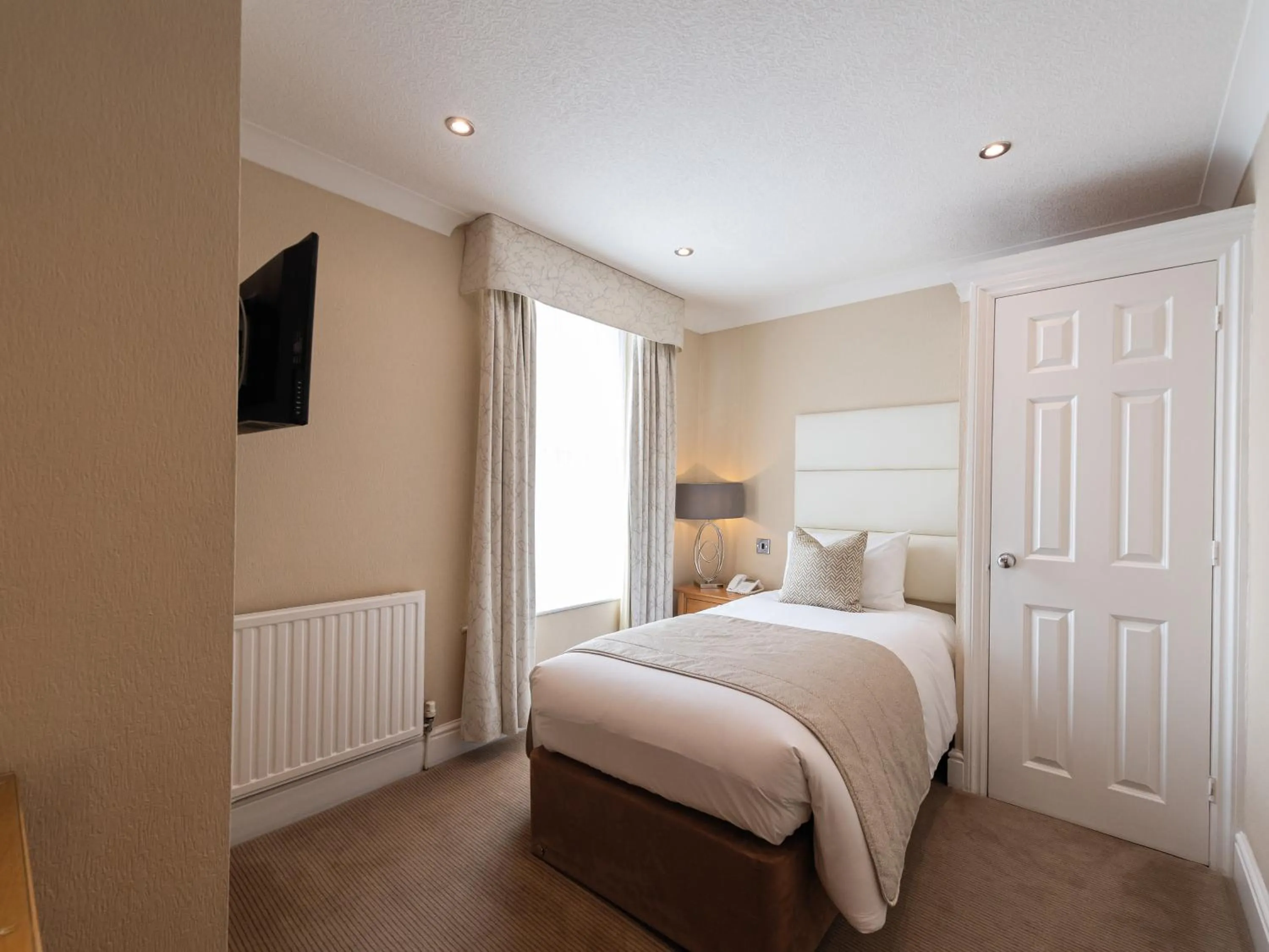 Bed in The Royal & Fortescue Hotel