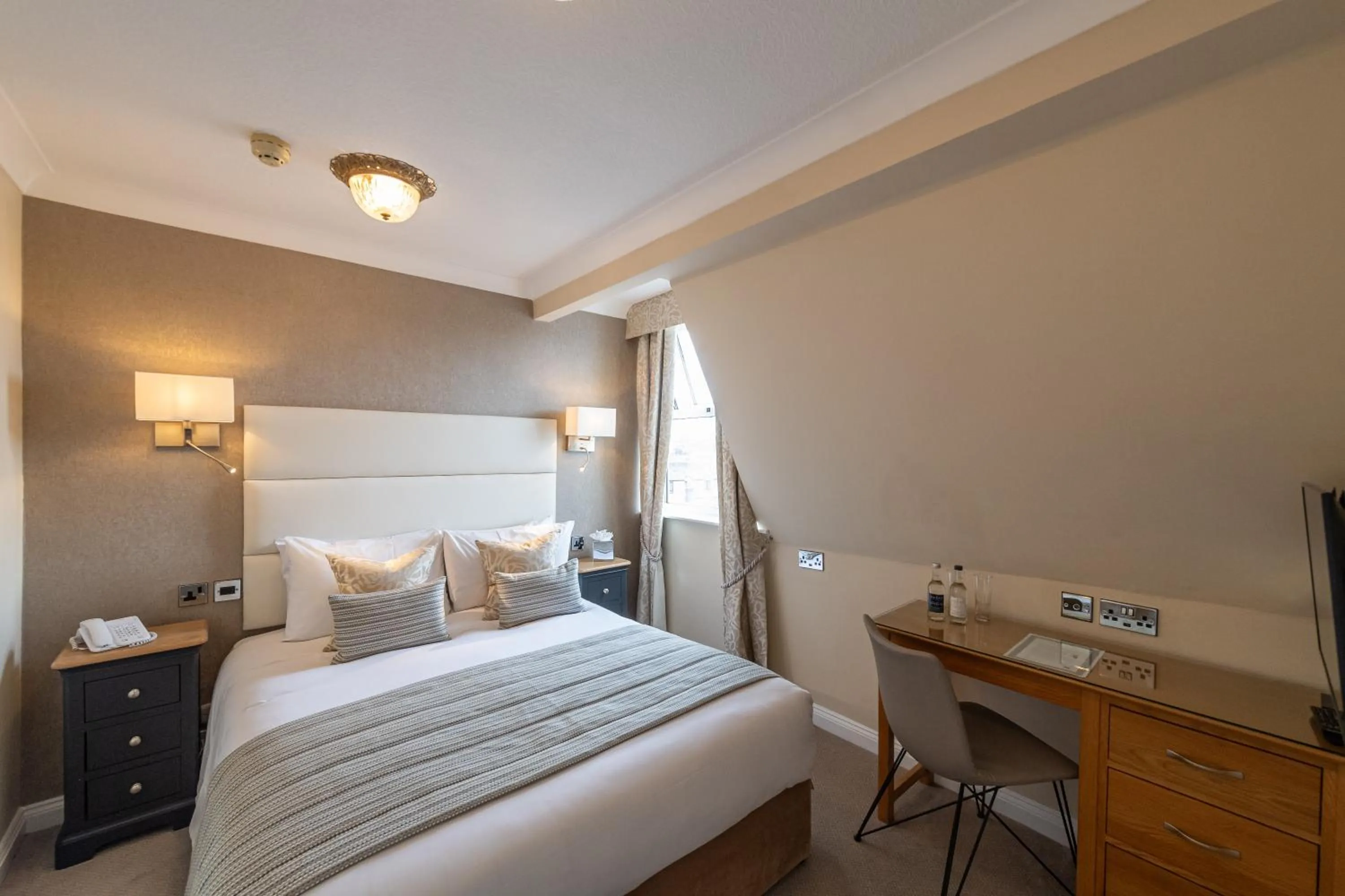 Bed in The Royal & Fortescue Hotel