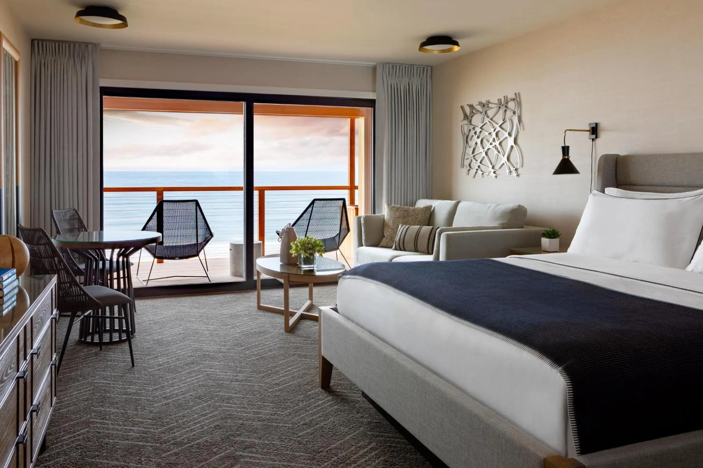 Balcony/Terrace, Bed in Gurney's Montauk Resort & Seawater Spa