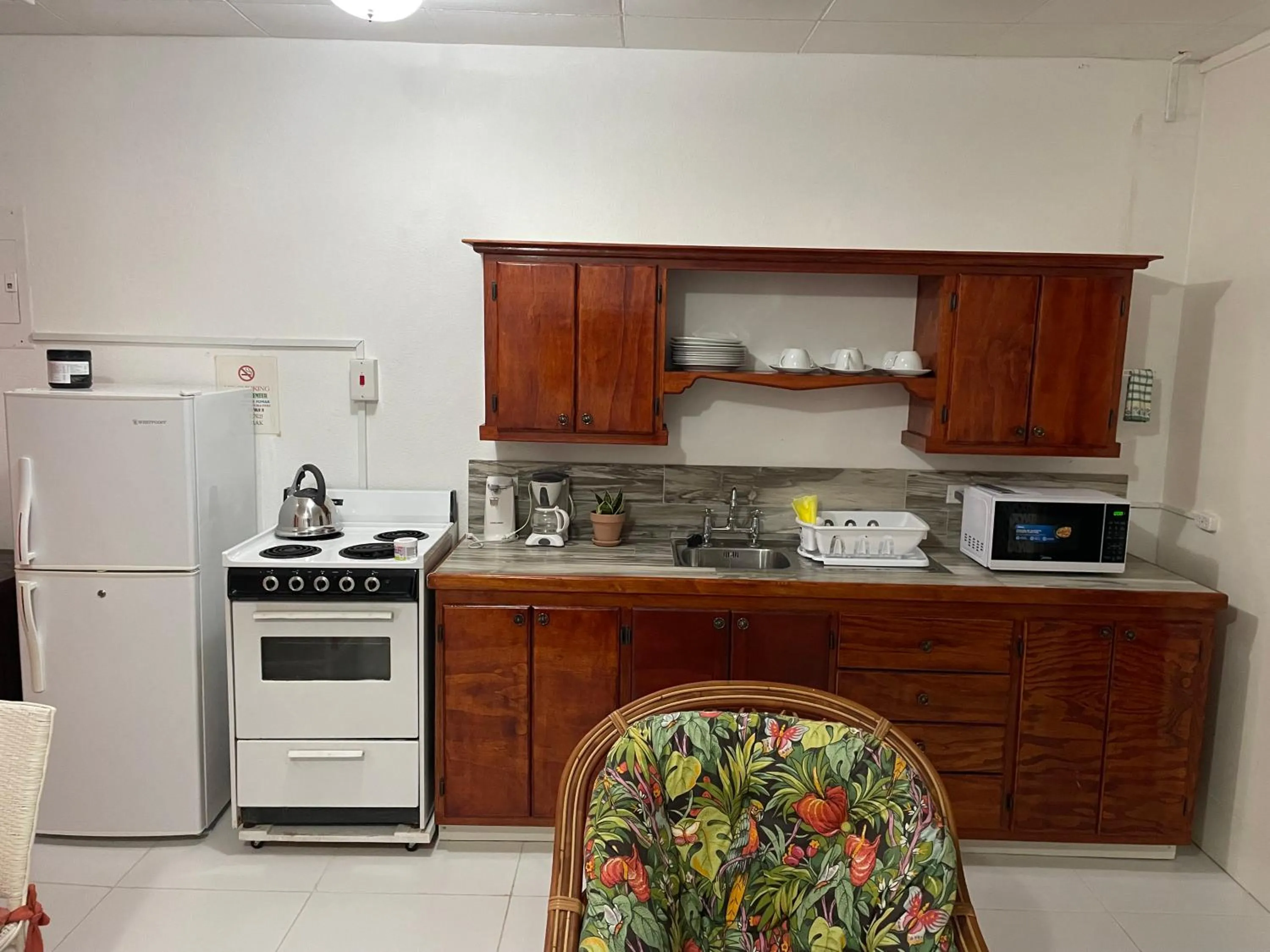 Kitchen or kitchenette in The Monteray Hotel