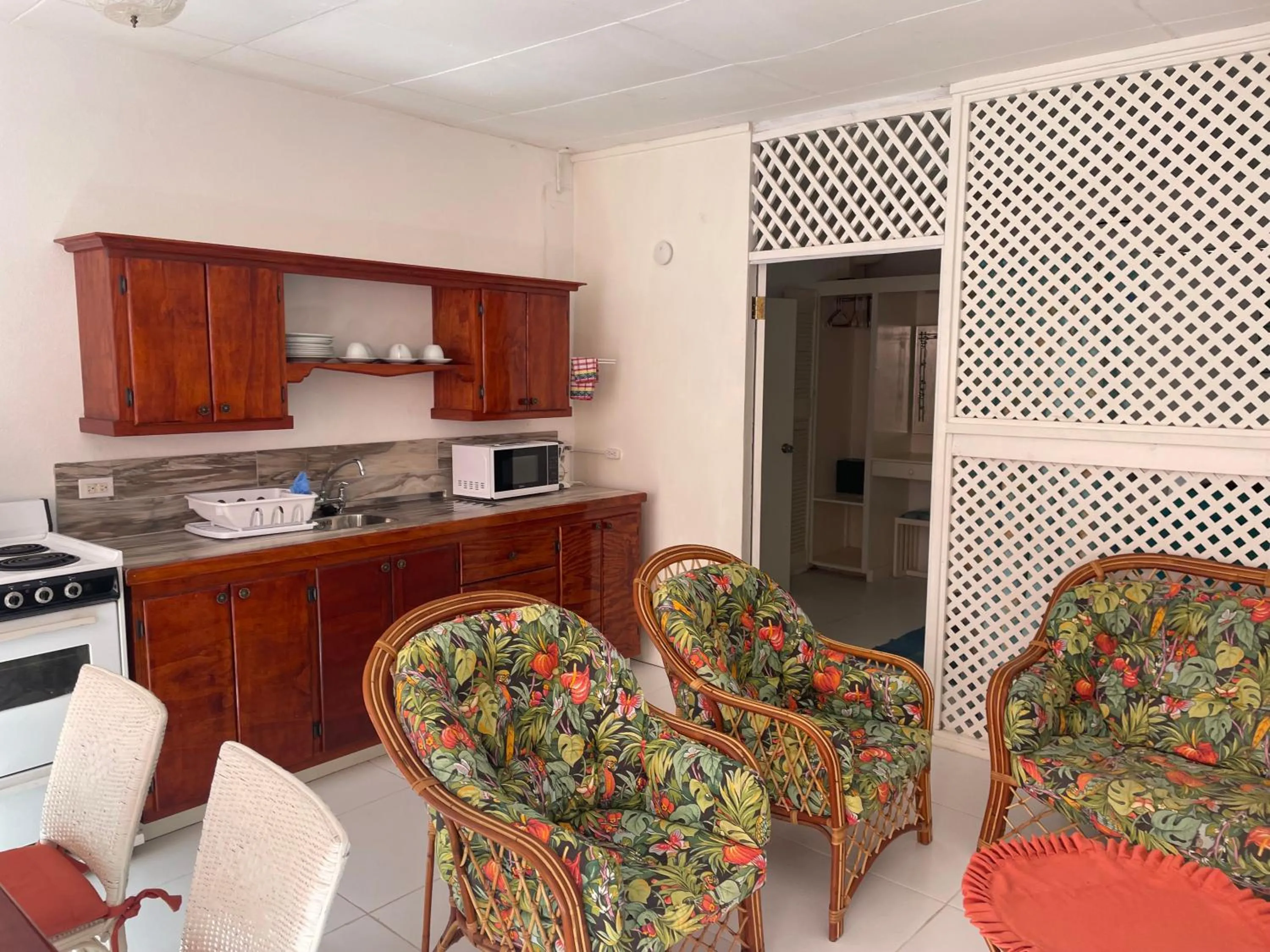 Kitchen or kitchenette in The Monteray Hotel