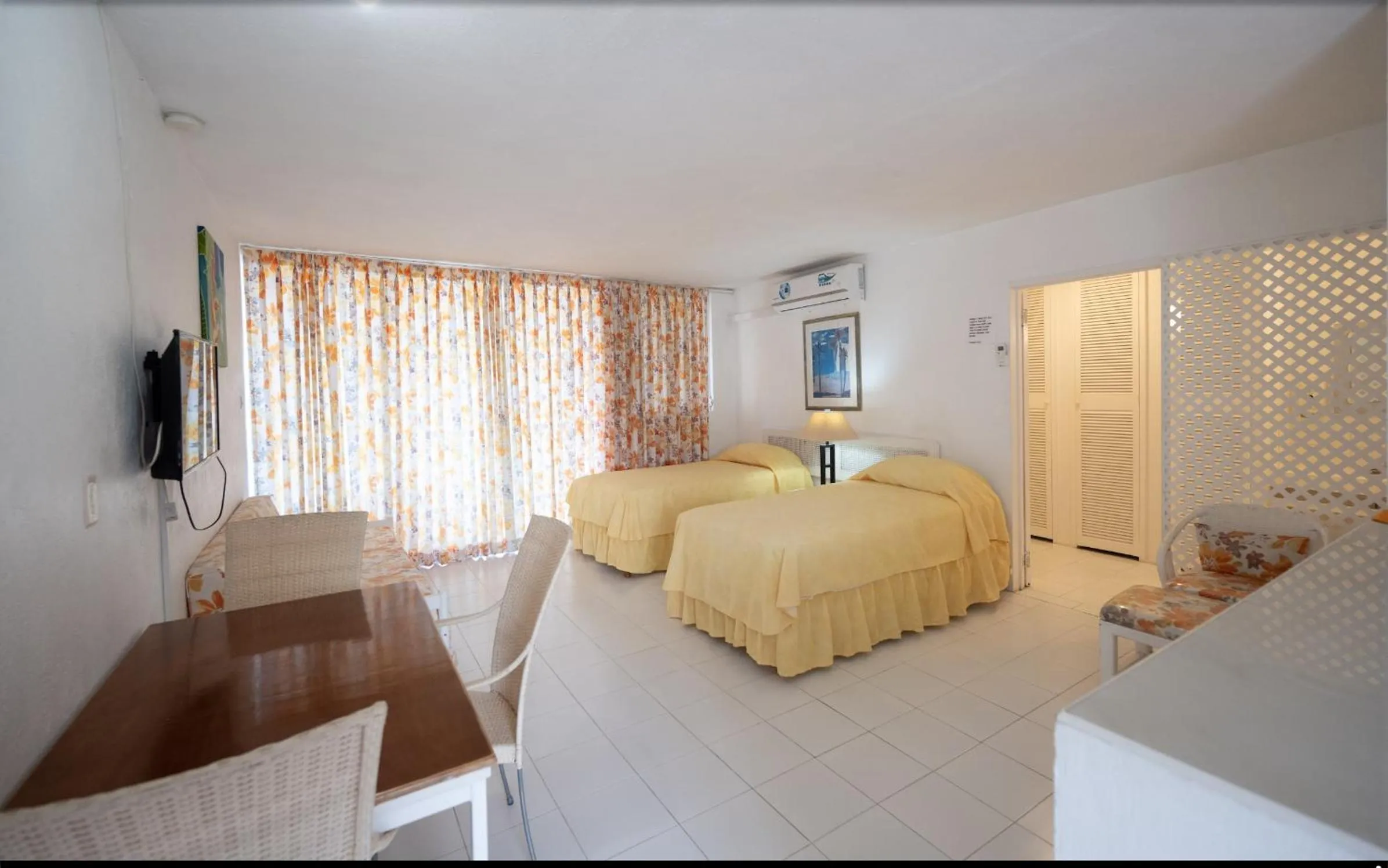 Bedroom, Bed in The Monteray Hotel