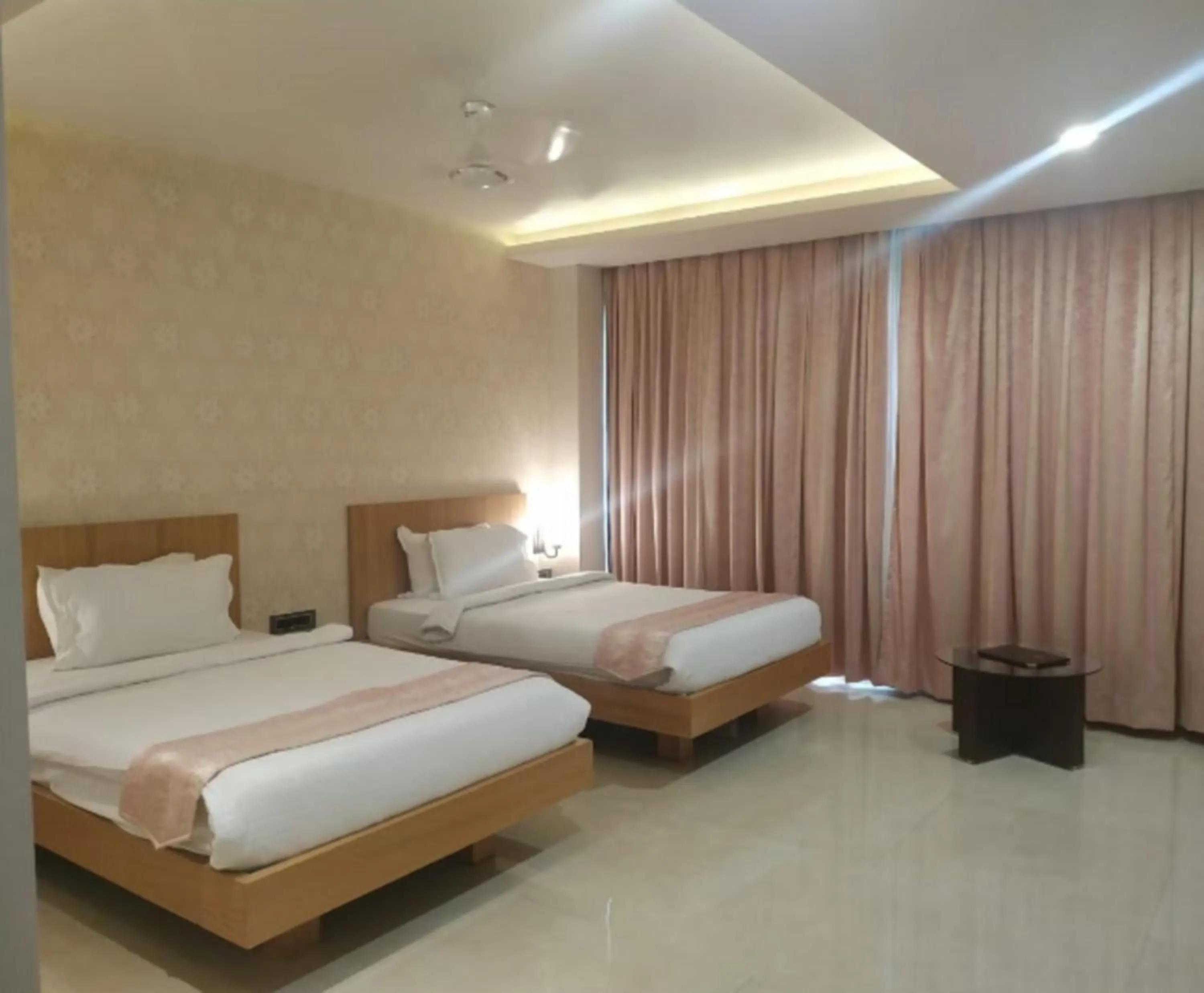 Bedroom, Bed in Hotel Kanha’s Palm Springs