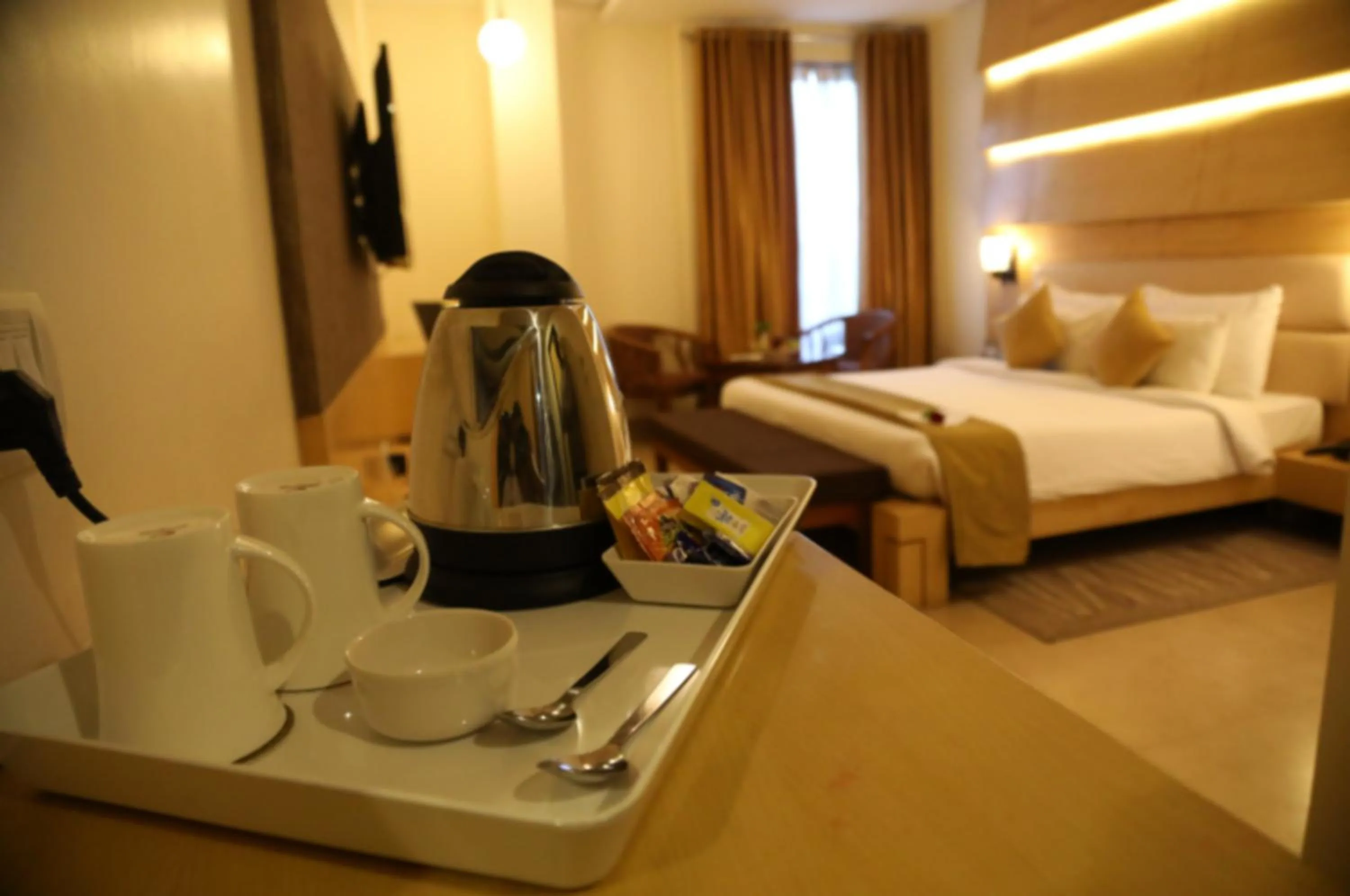 Coffee/tea facilities, Bed in Hotel Kanha’s Palm Springs