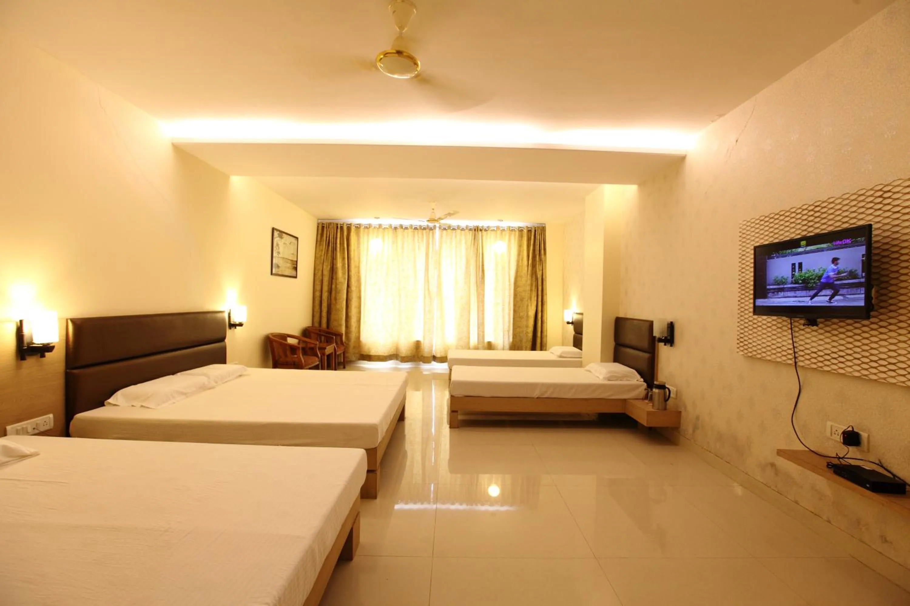 Bed in Hotel Kanha’s Palm Springs