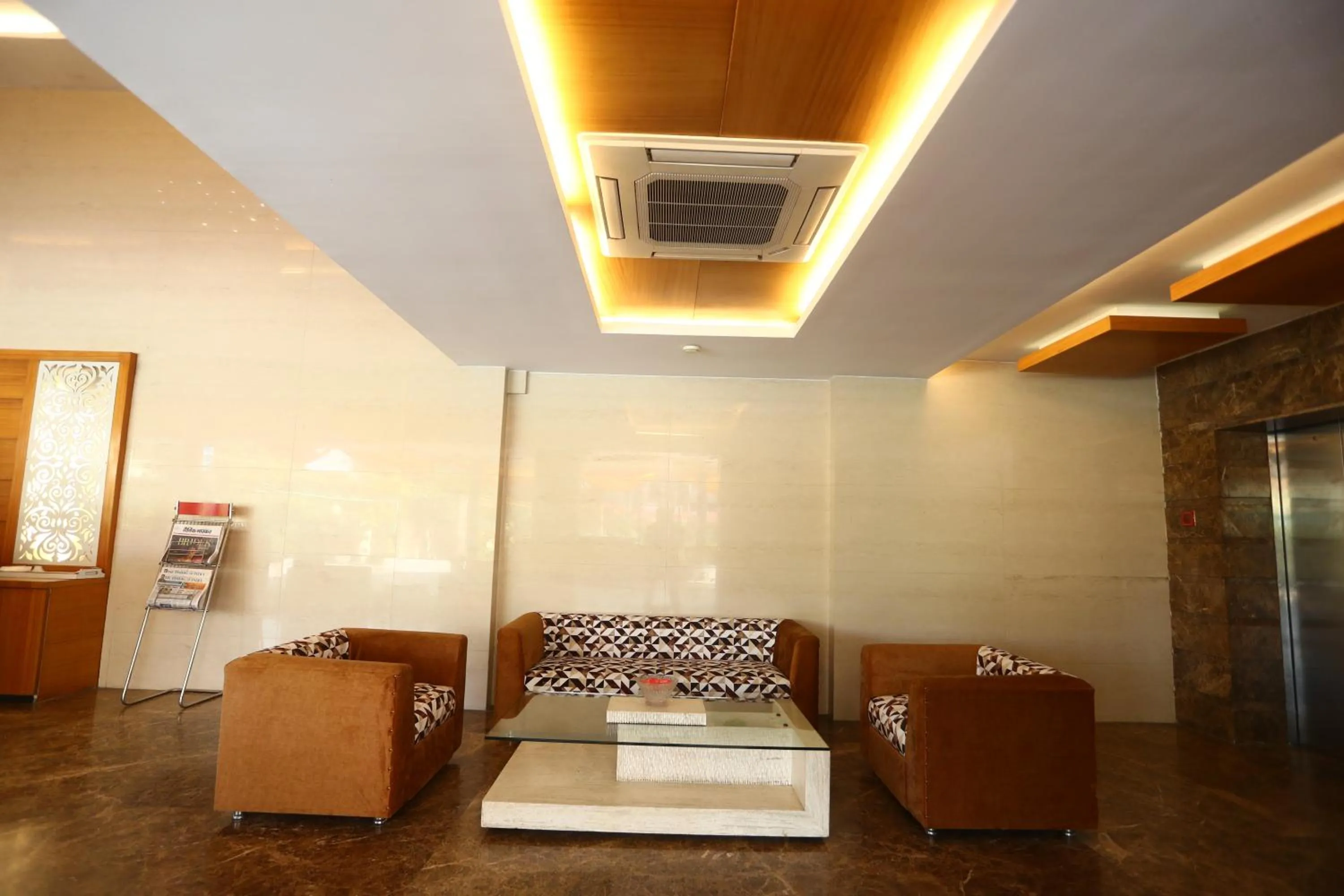 Seating area in Hotel Kanha’s Palm Springs