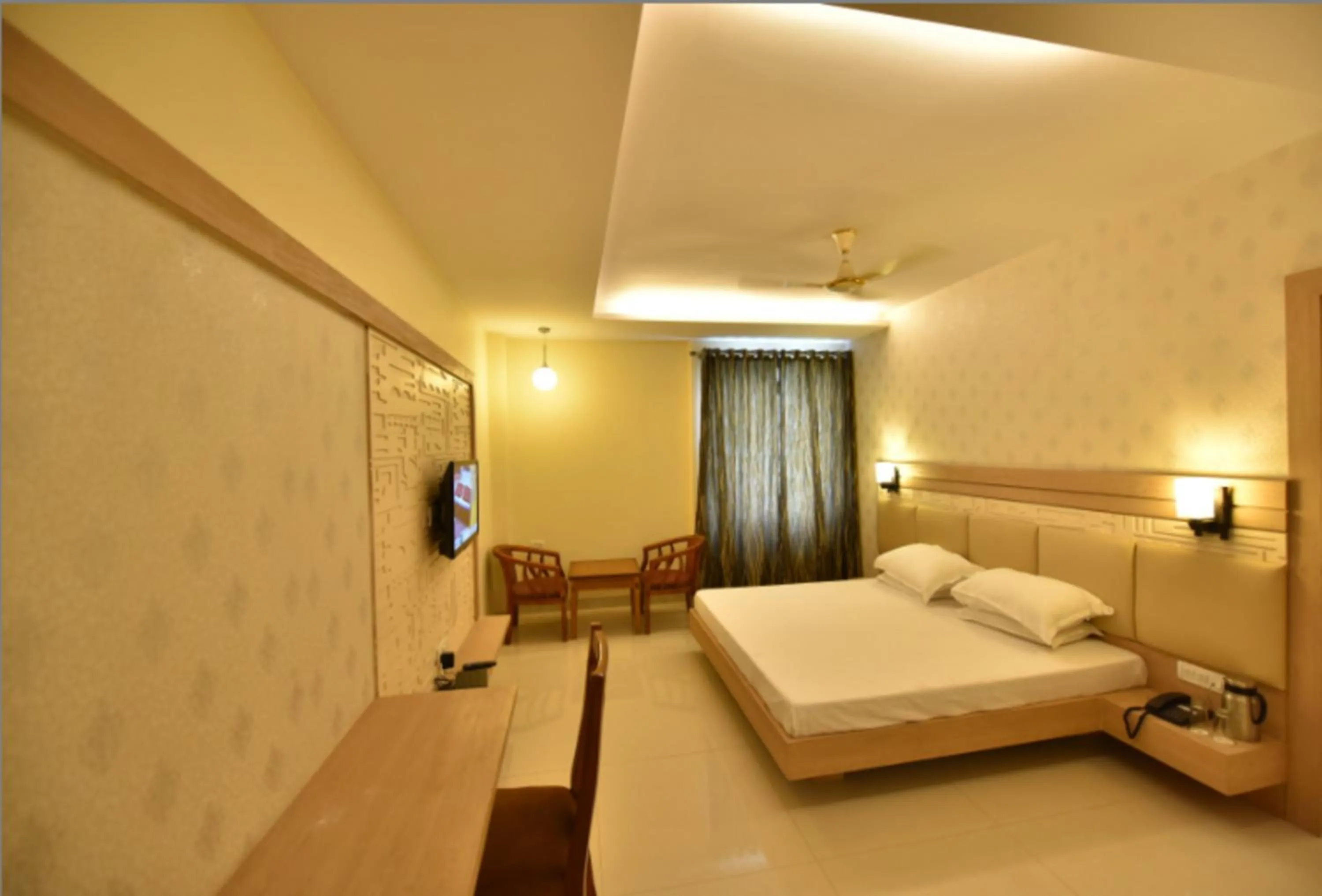 Bedroom, Bed in Hotel Kanha’s Palm Springs