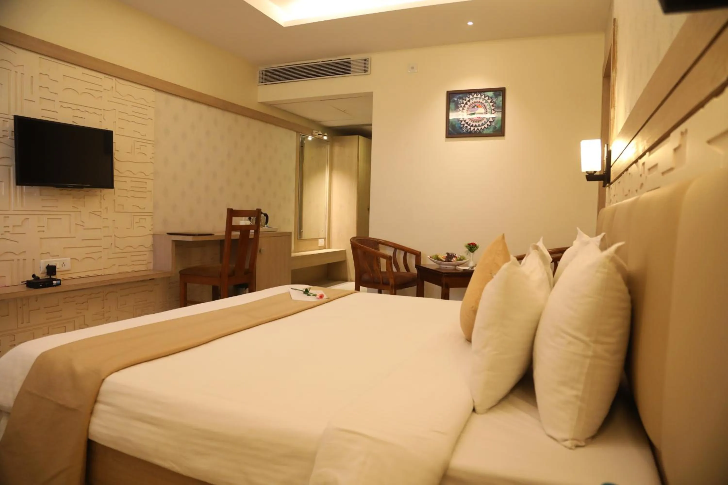 Photo of the whole room, Bed in Hotel Kanha’s Palm Springs