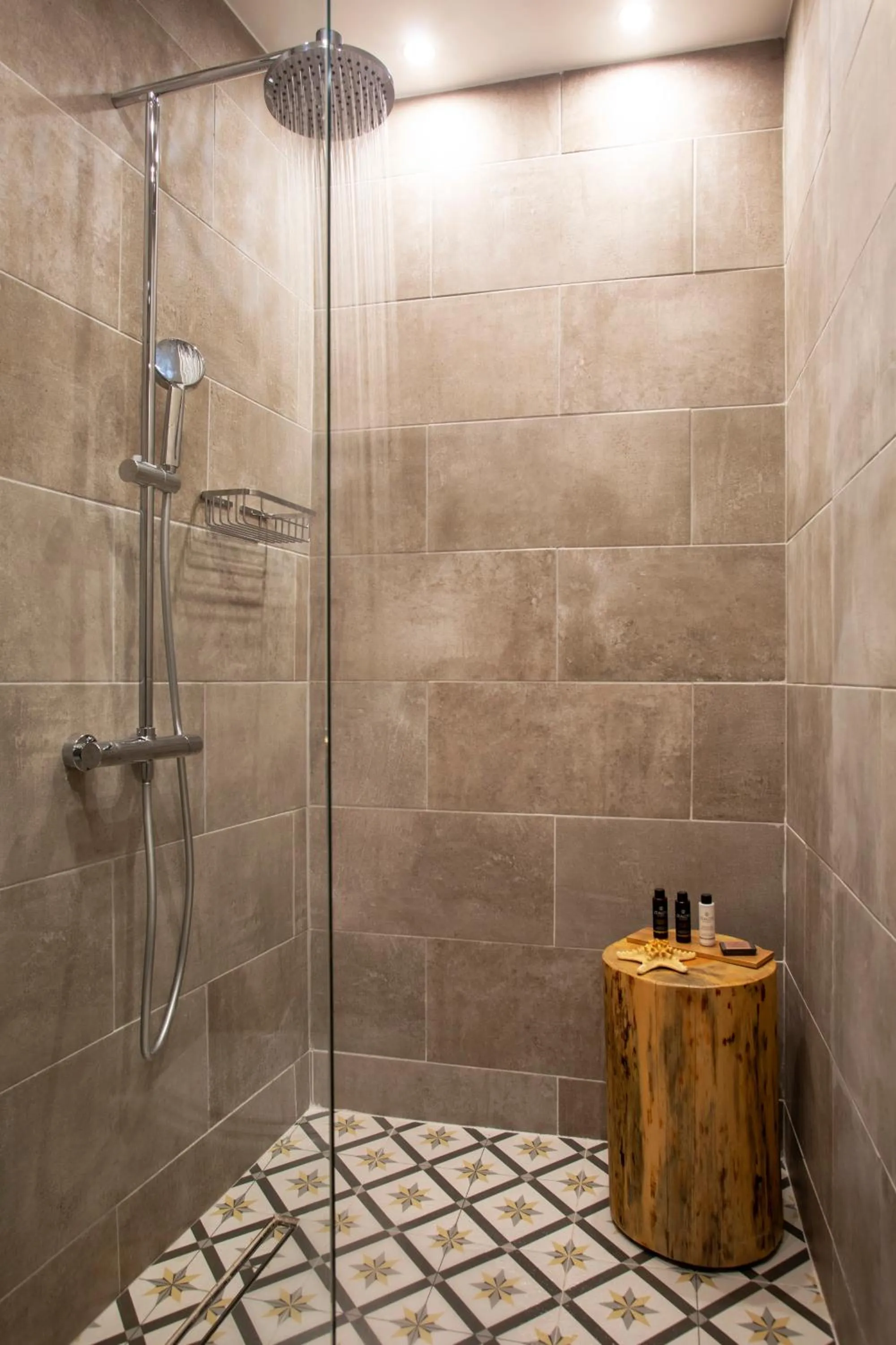 The Frogs_Guest House