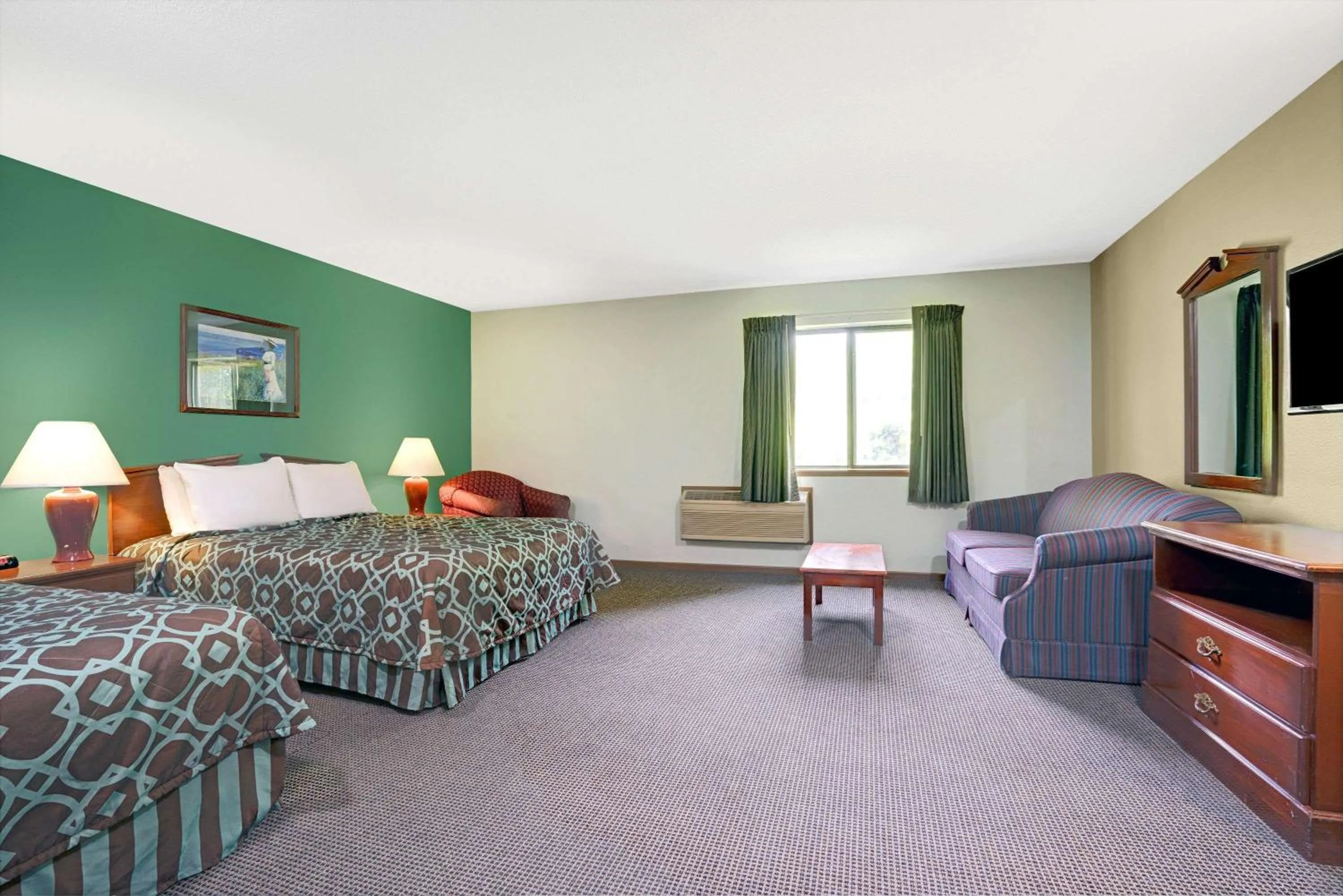 Photo of the whole room, Bed in Super 8 by Wyndham Hudson