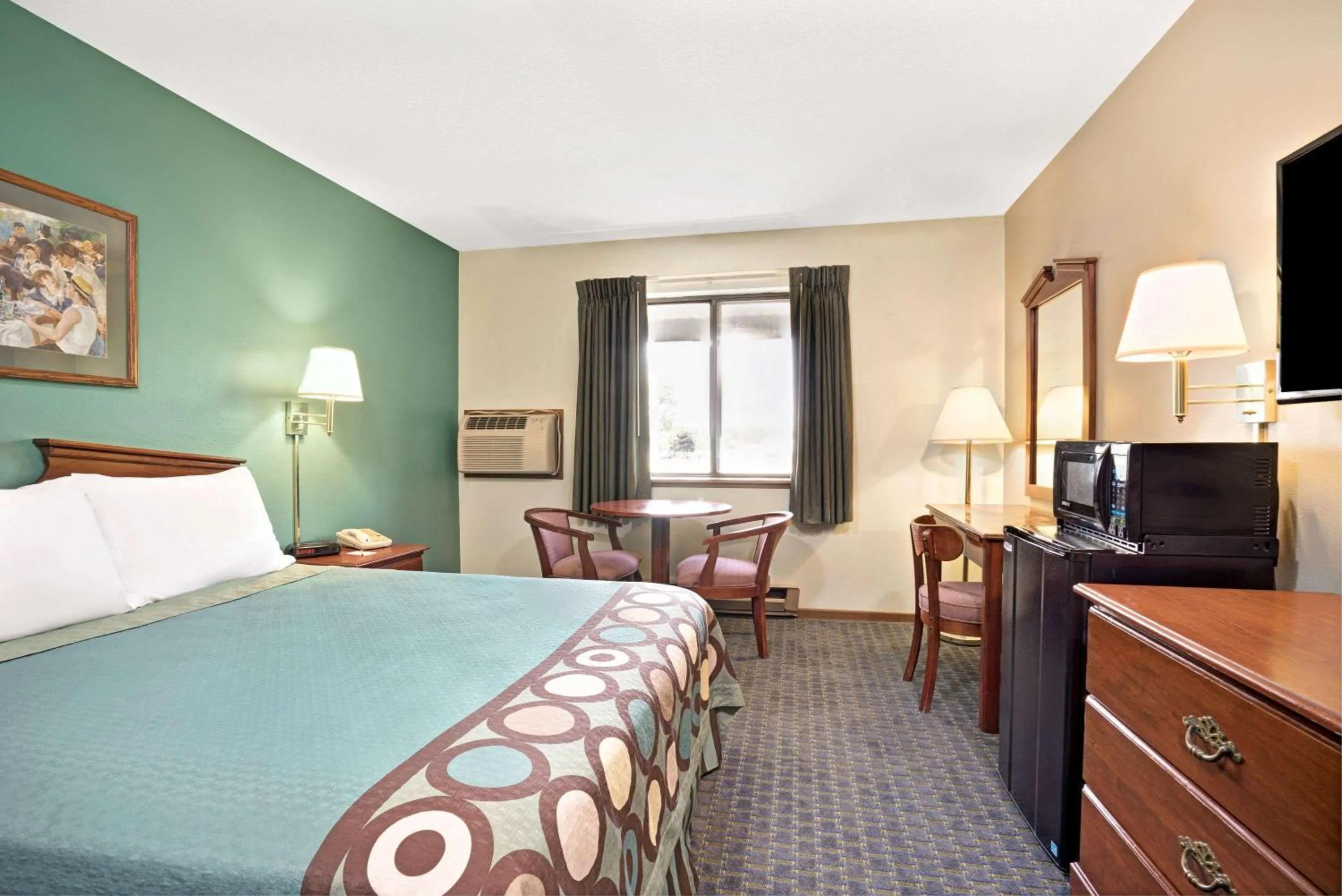 Photo of the whole room, Bed in Super 8 by Wyndham Hudson