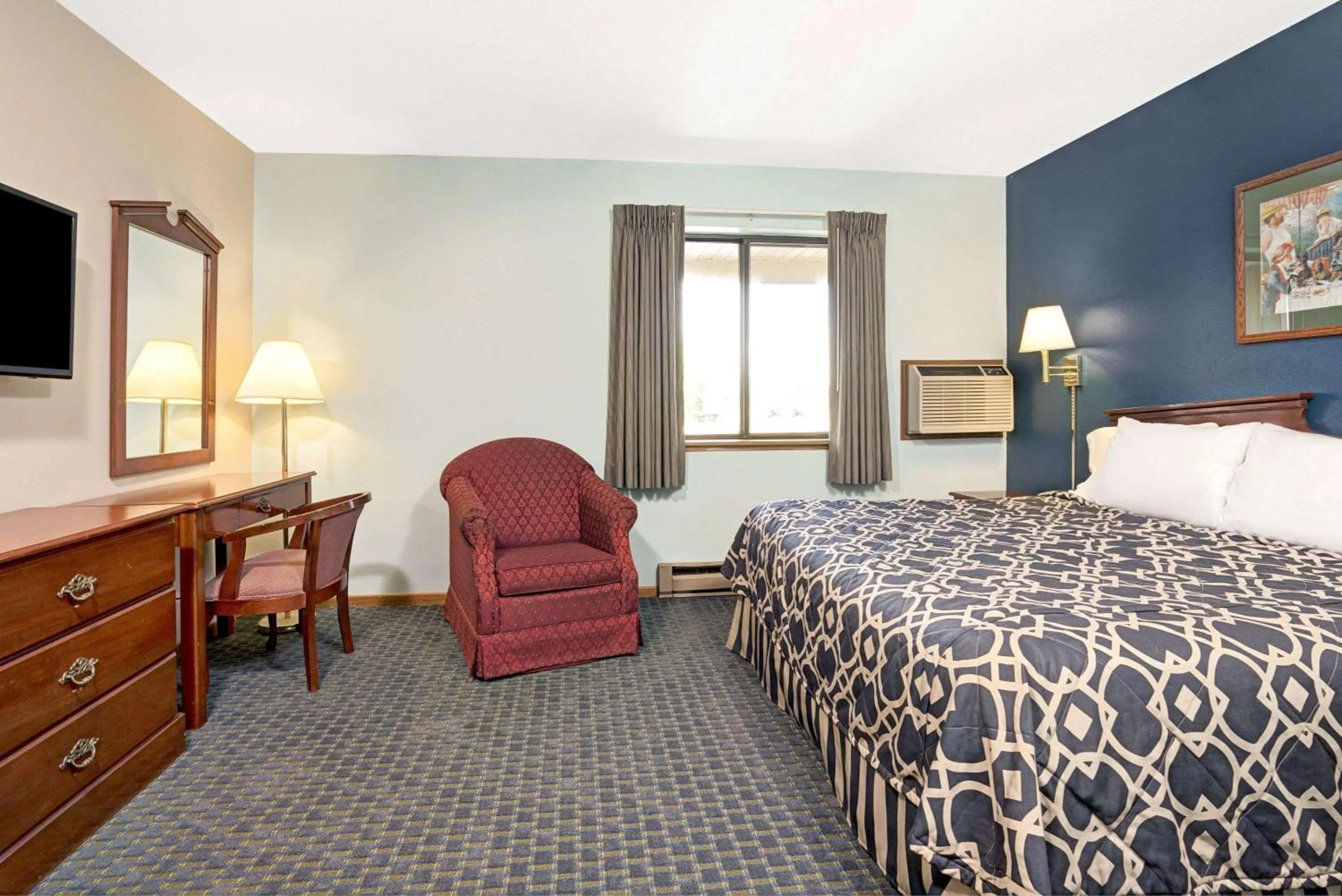 Photo of the whole room, Bed in Super 8 by Wyndham Hudson