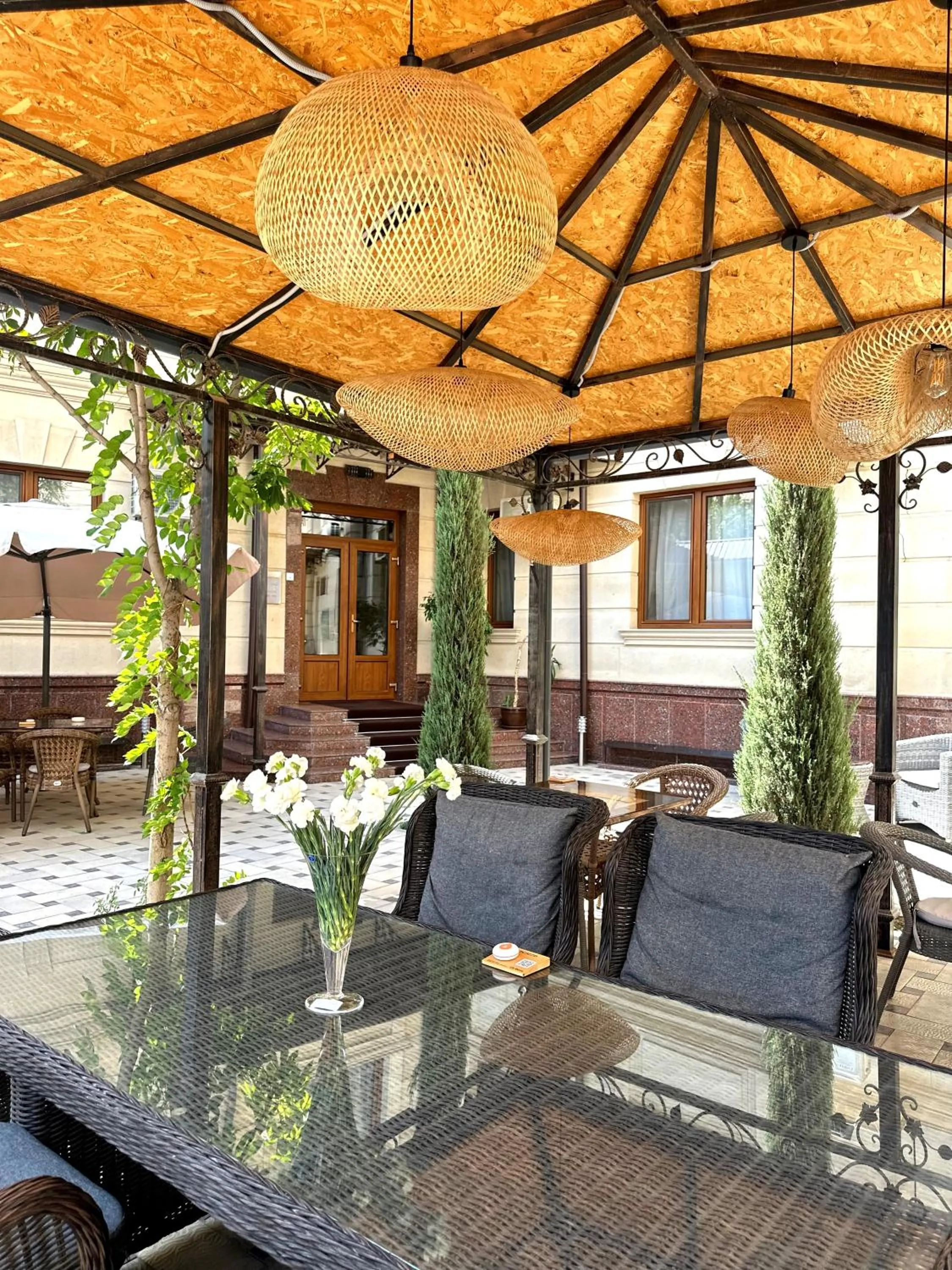 Swimming pool in Navruz Hotel Tashkent