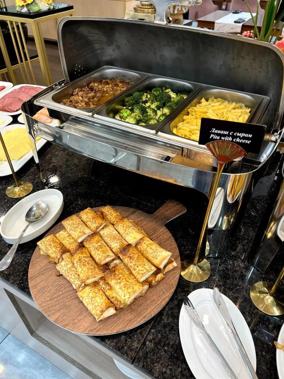 Restaurant/places to eat in Navruz Hotel Tashkent