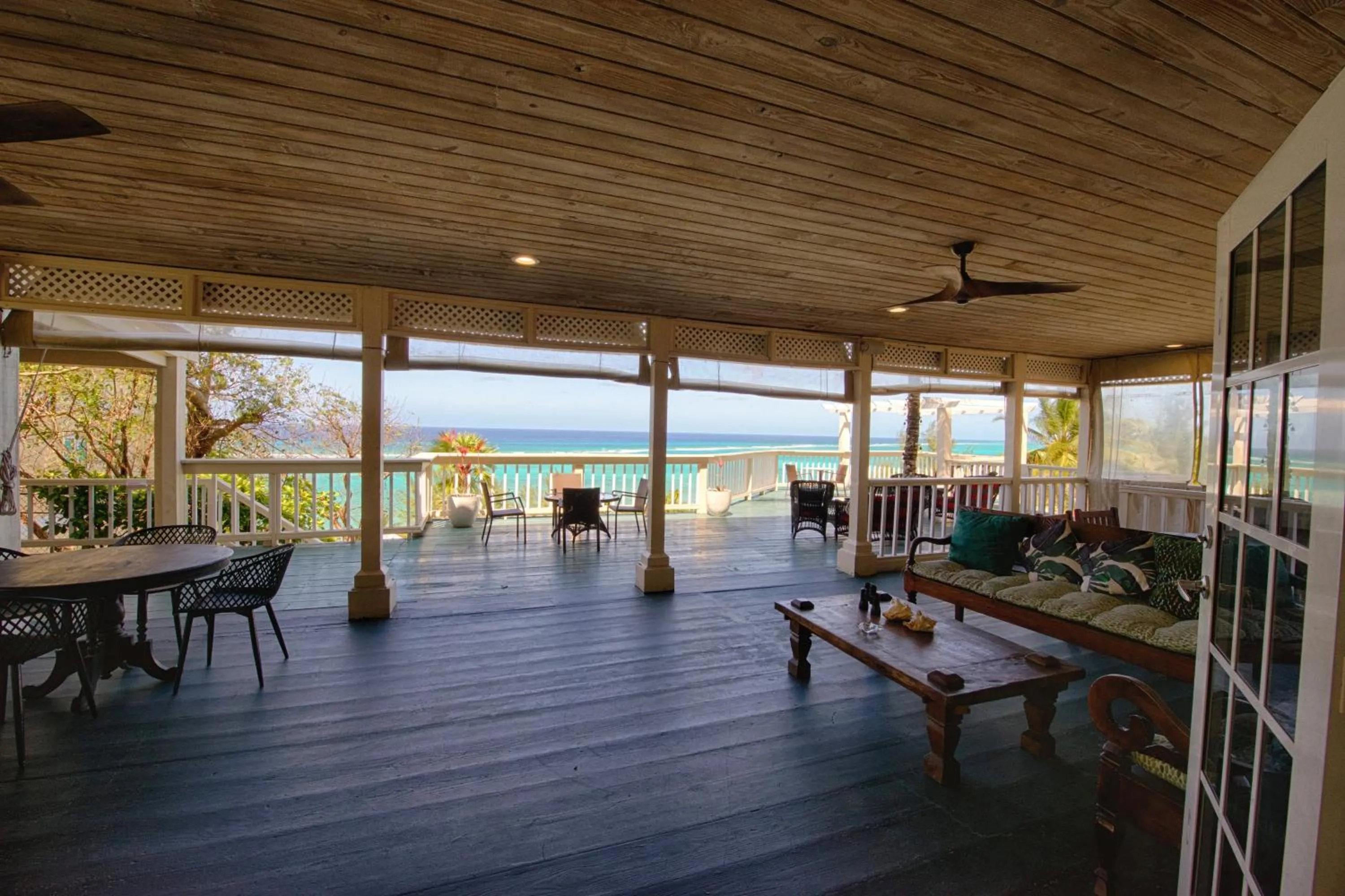 Restaurant/places to eat in A Stone's Throw Away