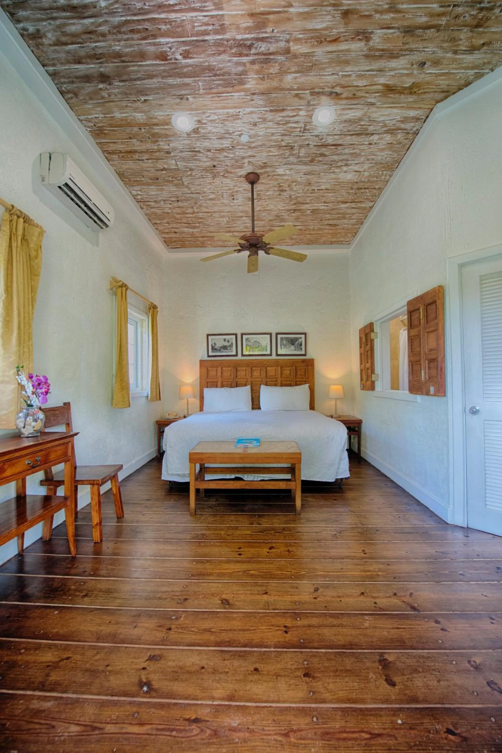 Bed in A Stone's Throw Away