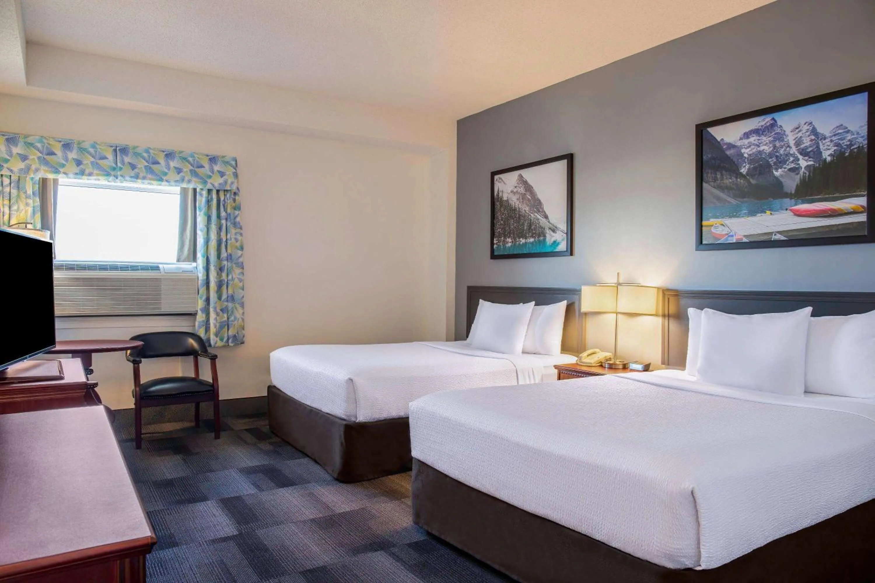 Bed in Days Inn & Conference Centre by Wyndham Camrose Norsemen