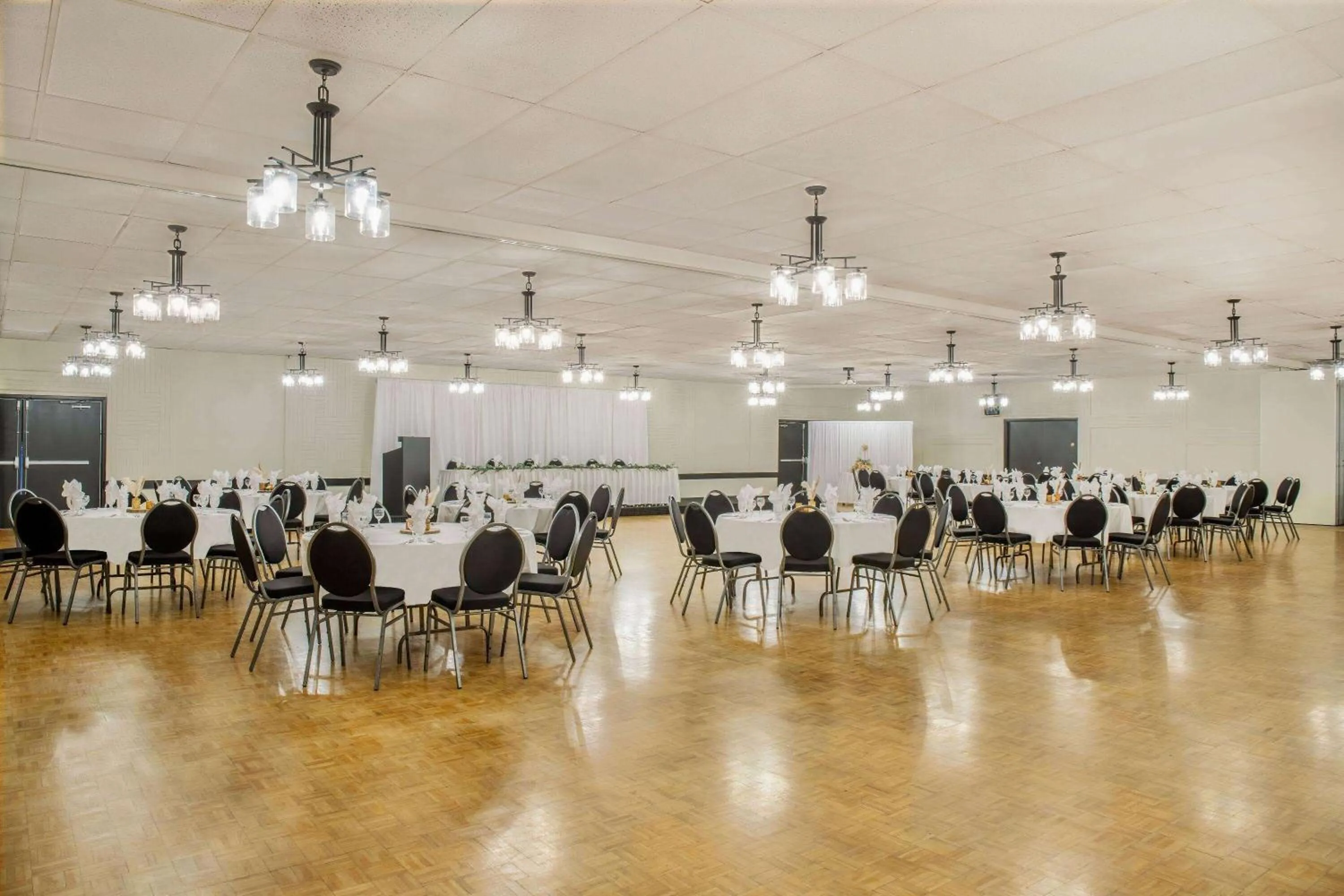 Meeting/conference room in Days Inn & Conference Centre by Wyndham Camrose Norsemen