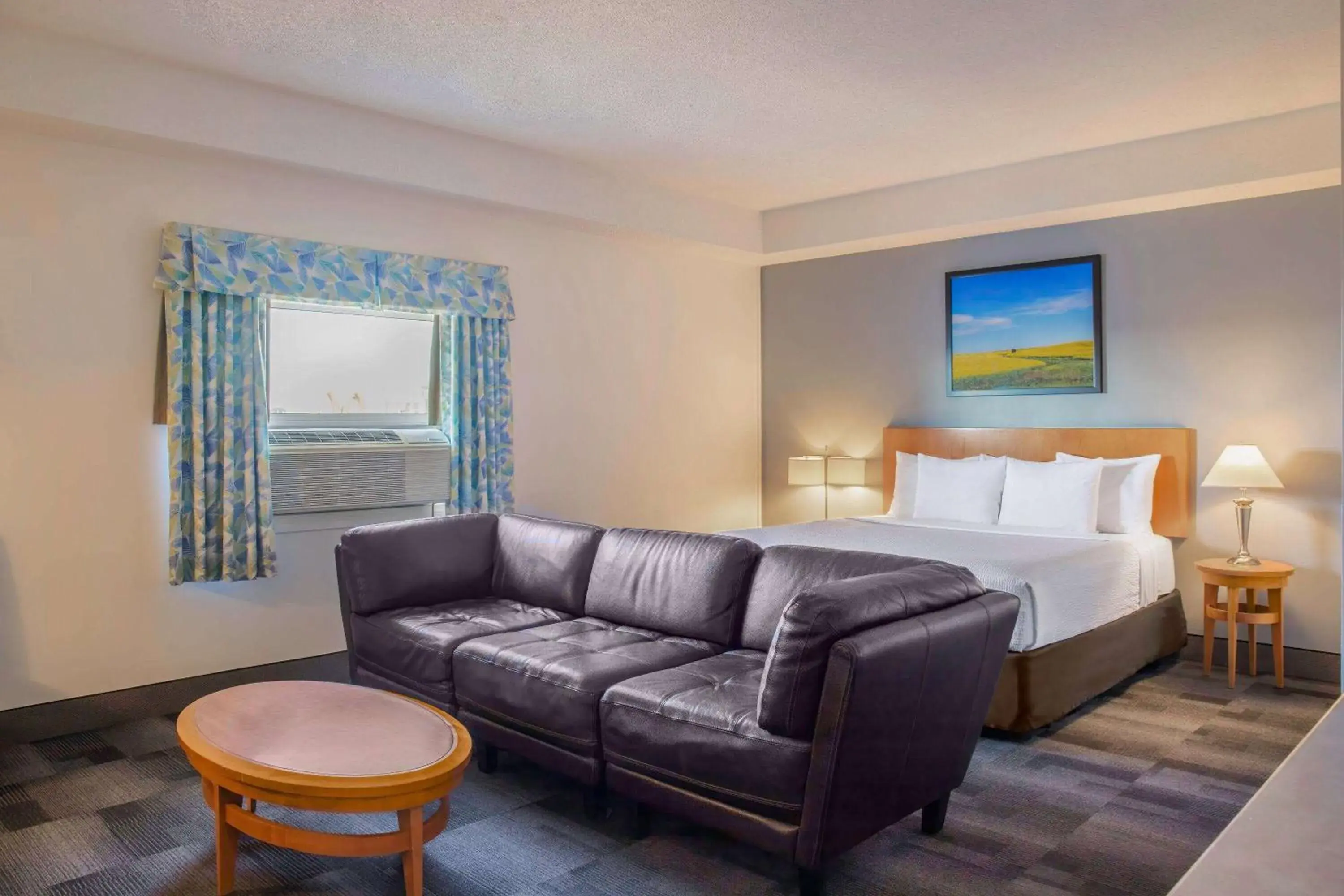 Deluxe Queen Room - Non-Smoking in Days Inn & Conference Centre by Wyndham Camrose Norsemen Deluxe Queen Room - Non-Smoking in Days Inn & Conference Centre by Wyndham Camrose Norsemen