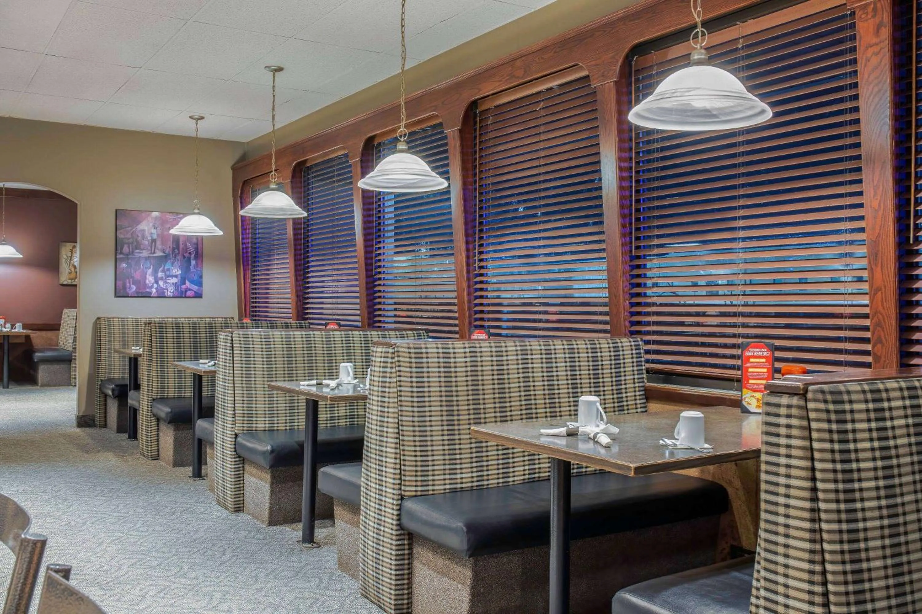 Restaurant/places to eat in Days Inn & Conference Centre by Wyndham Camrose Norsemen