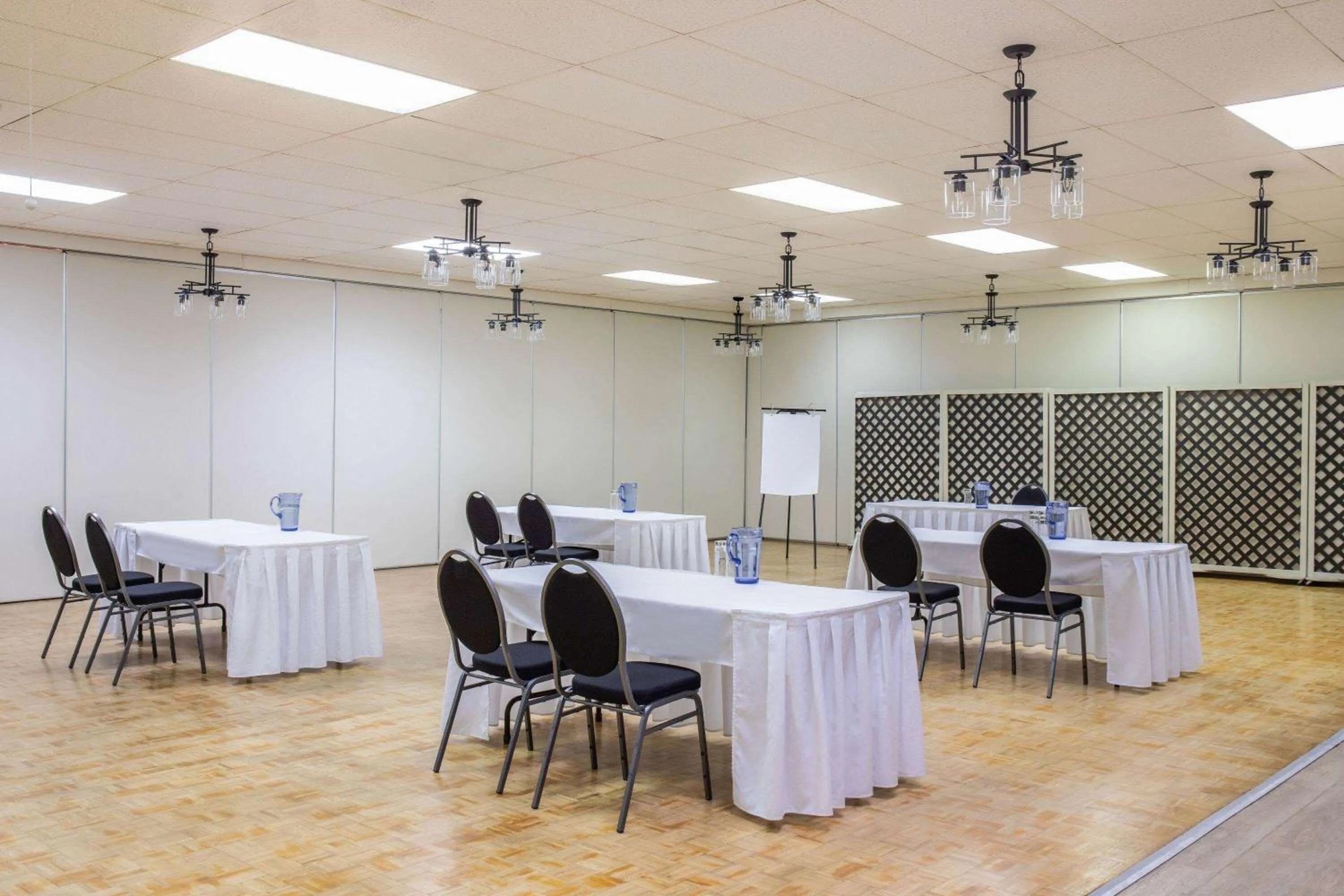 Meeting/conference room in Days Inn & Conference Centre by Wyndham Camrose Norsemen