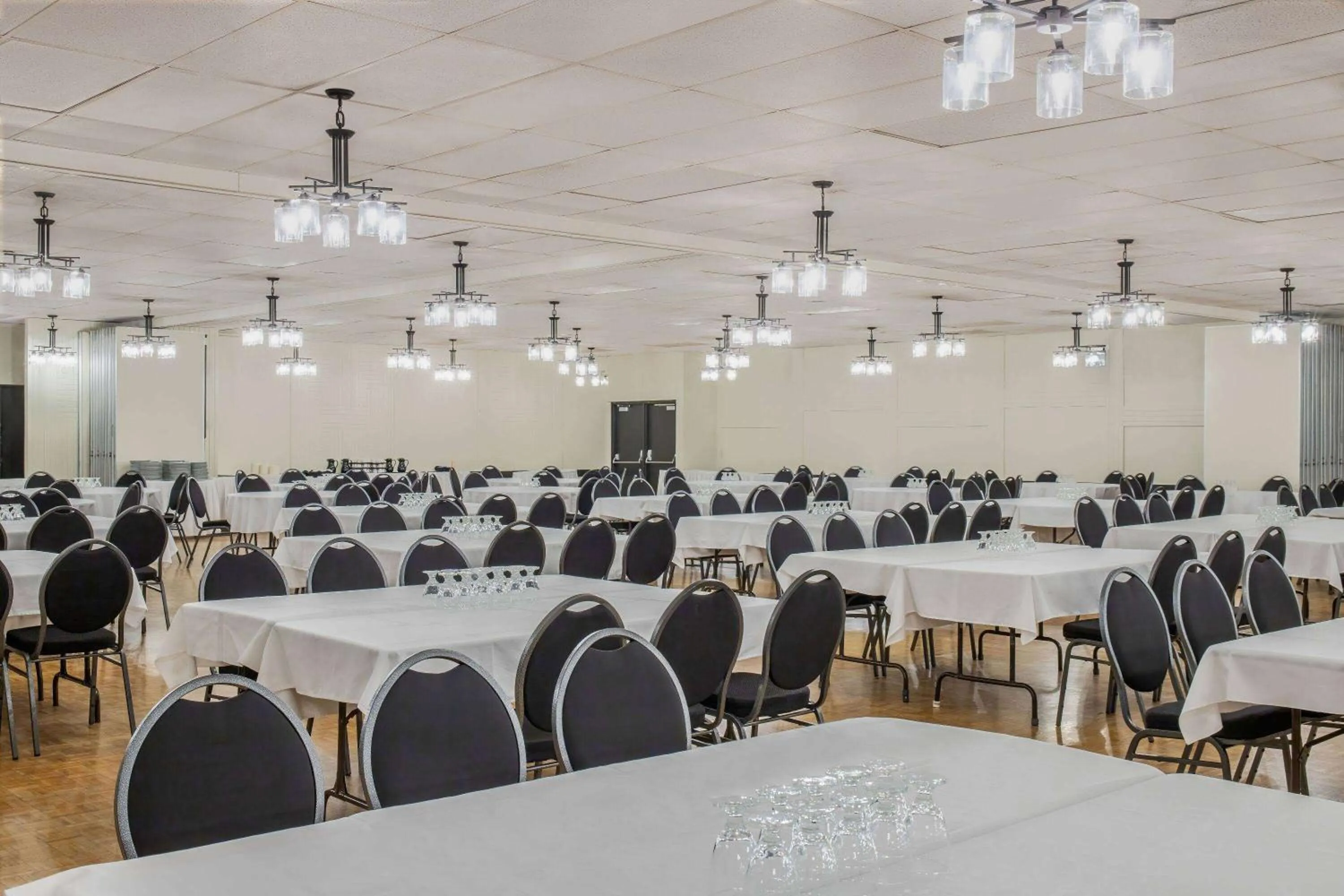 Banquet/Function facilities in Days Inn & Conference Centre by Wyndham Camrose Norsemen