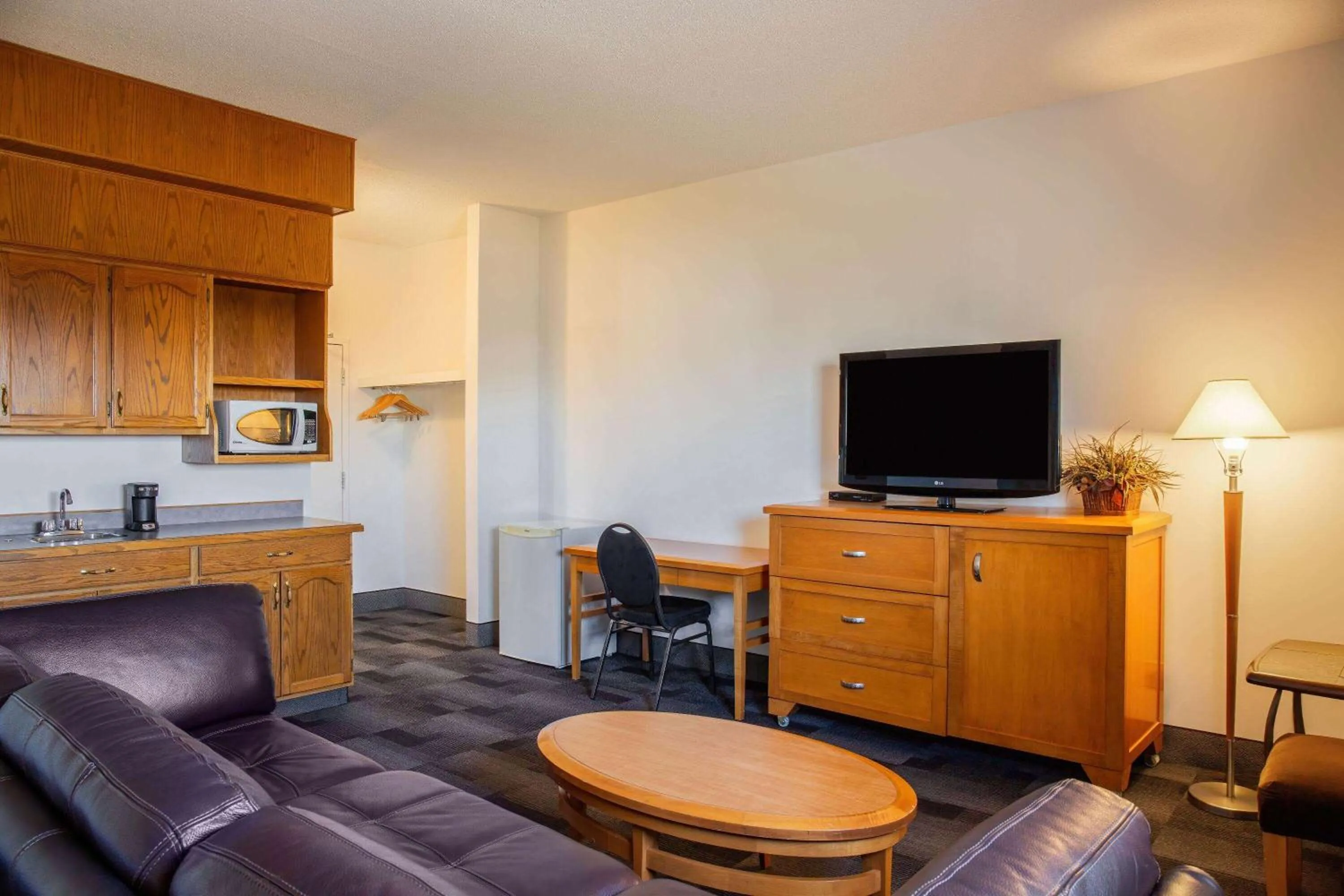 Bed in Days Inn & Conference Centre by Wyndham Camrose Norsemen