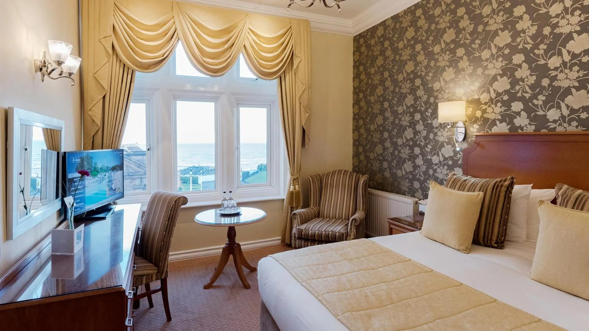 Photo of the whole room, Bed in The Victoria Hotel & Source Spa