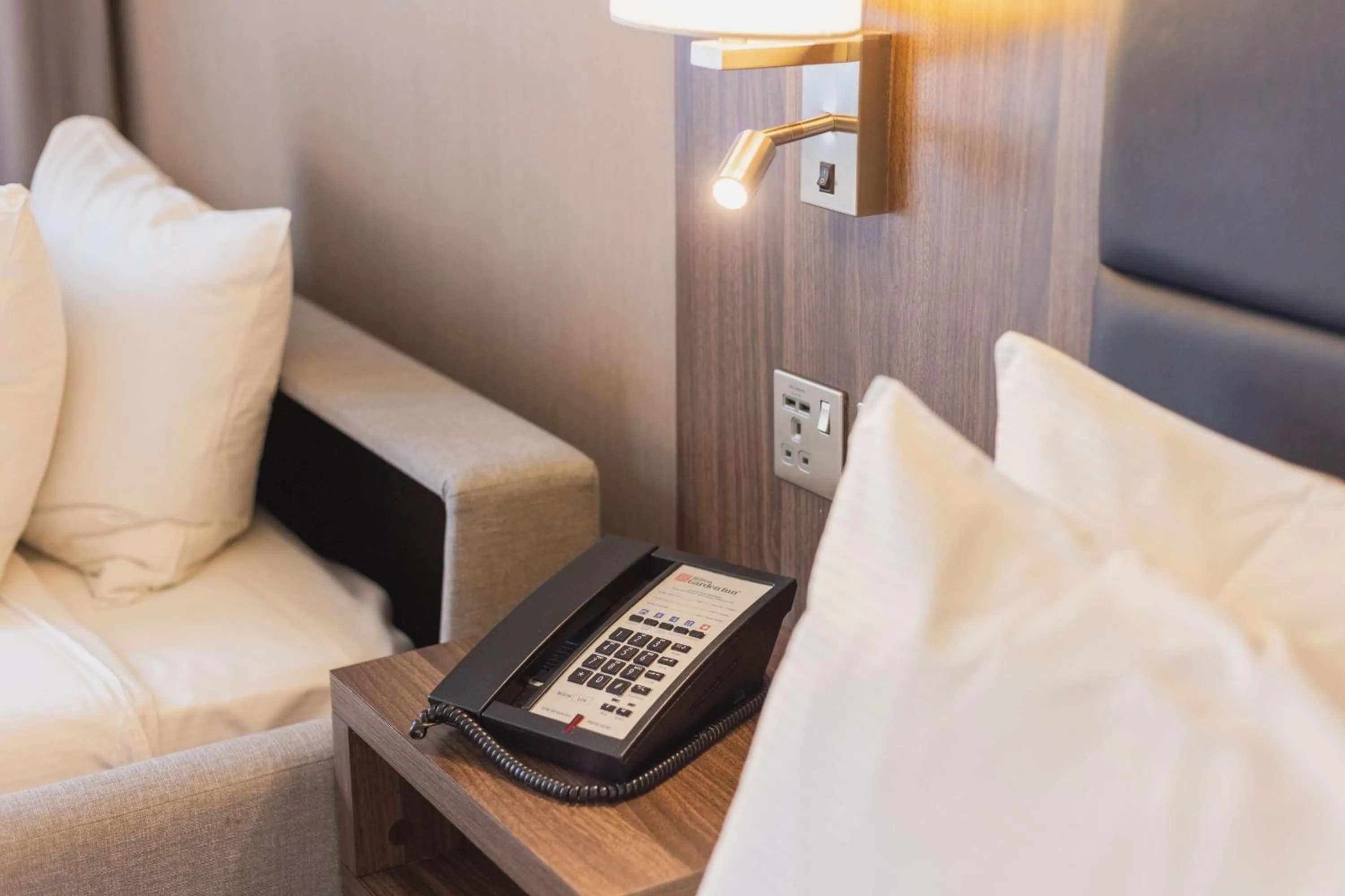 Bed in Hilton Garden Inn Birmingham Airport Uk