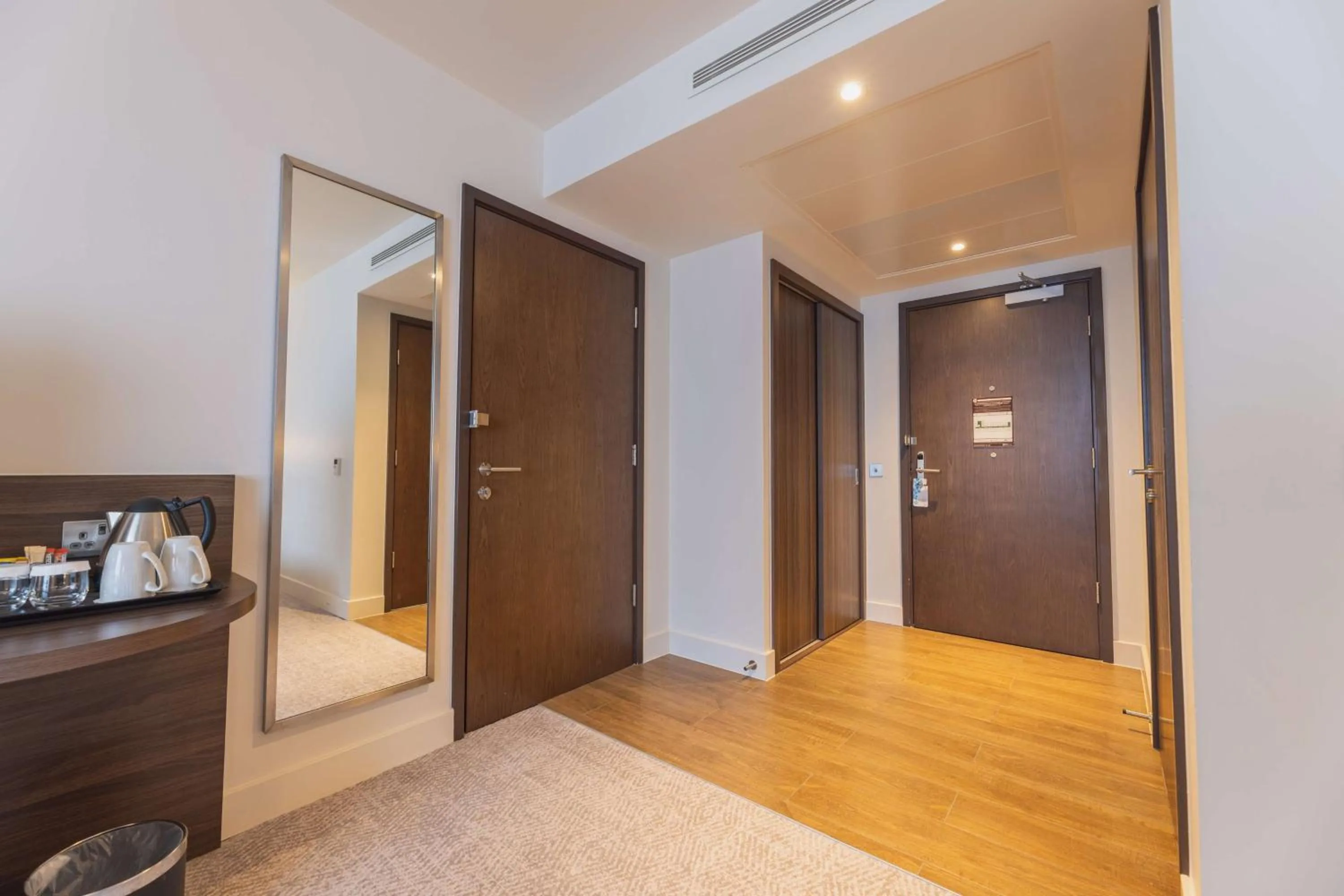 Photo of the whole room, Bed in Hilton Garden Inn Birmingham Airport Uk