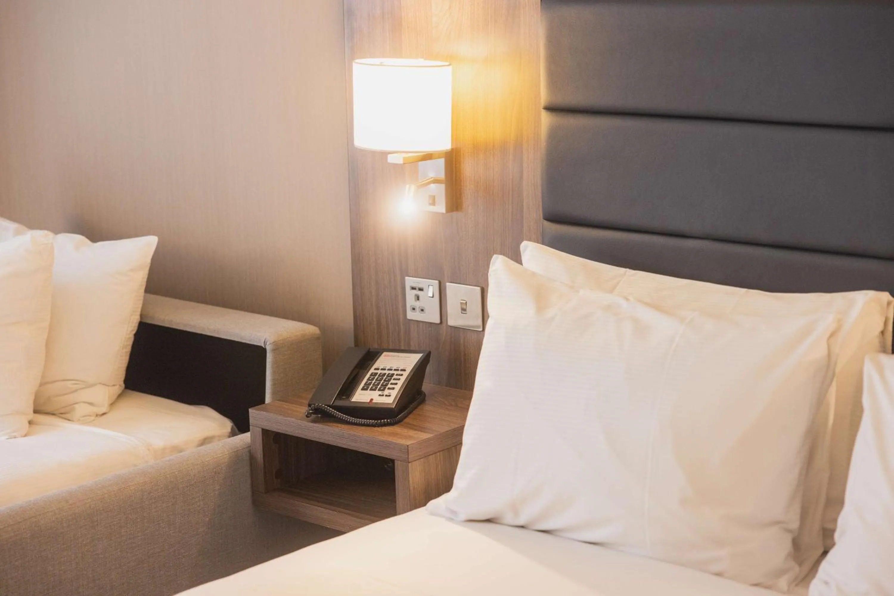 Bed in Hilton Garden Inn Birmingham Airport Uk