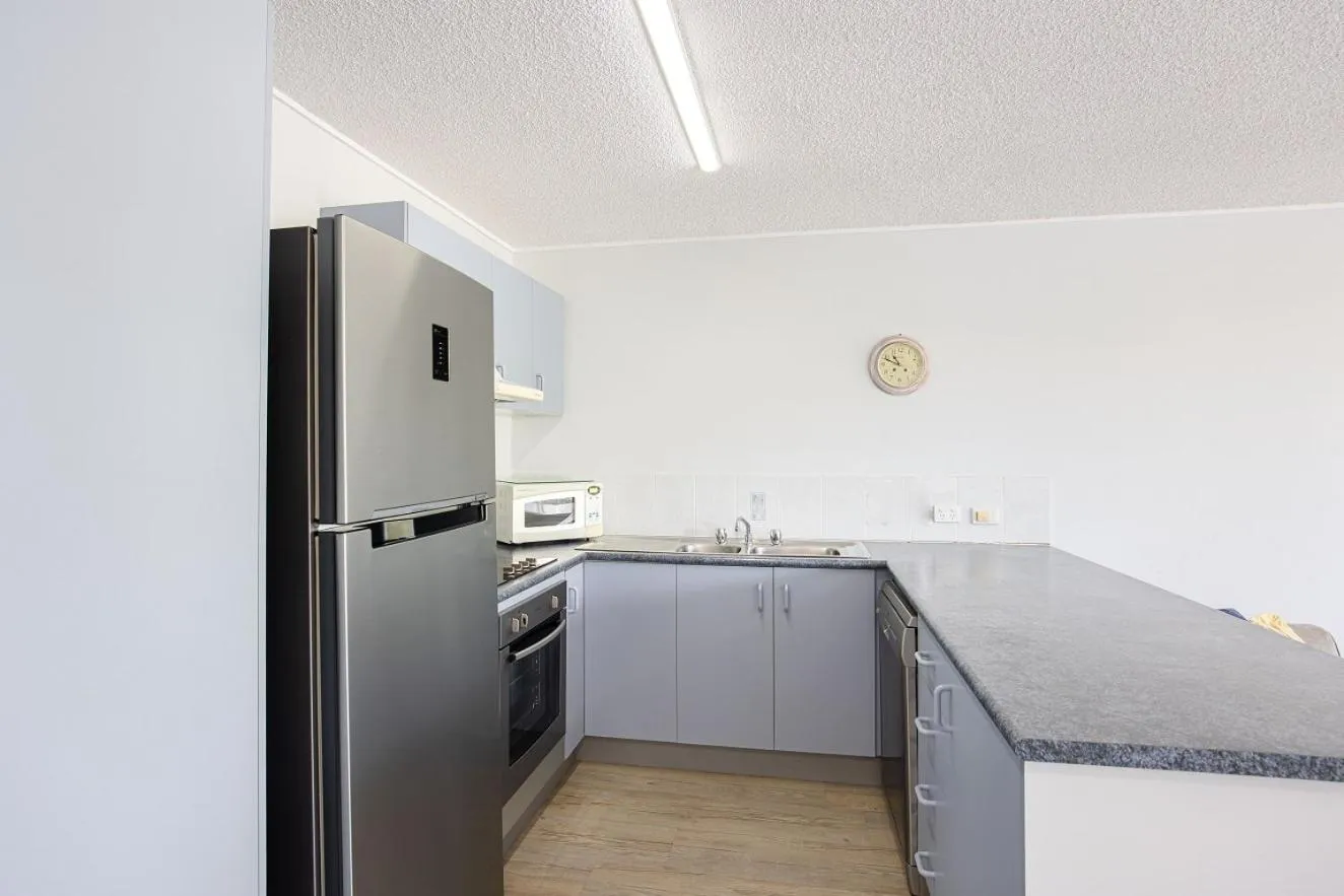 Kitchen or kitchenette in Coral Sea Apartments