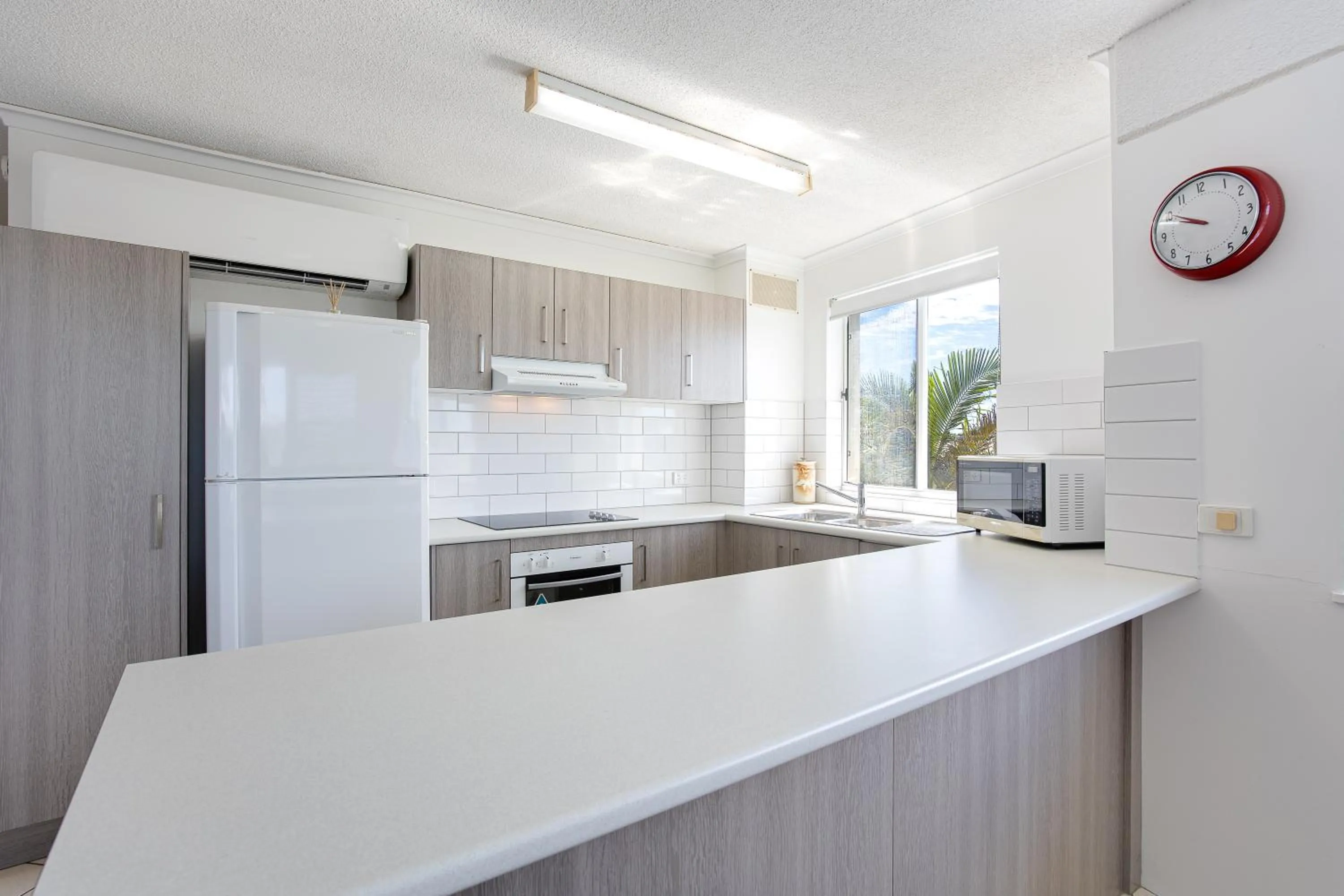 Kitchen or kitchenette in Coral Sea Apartments