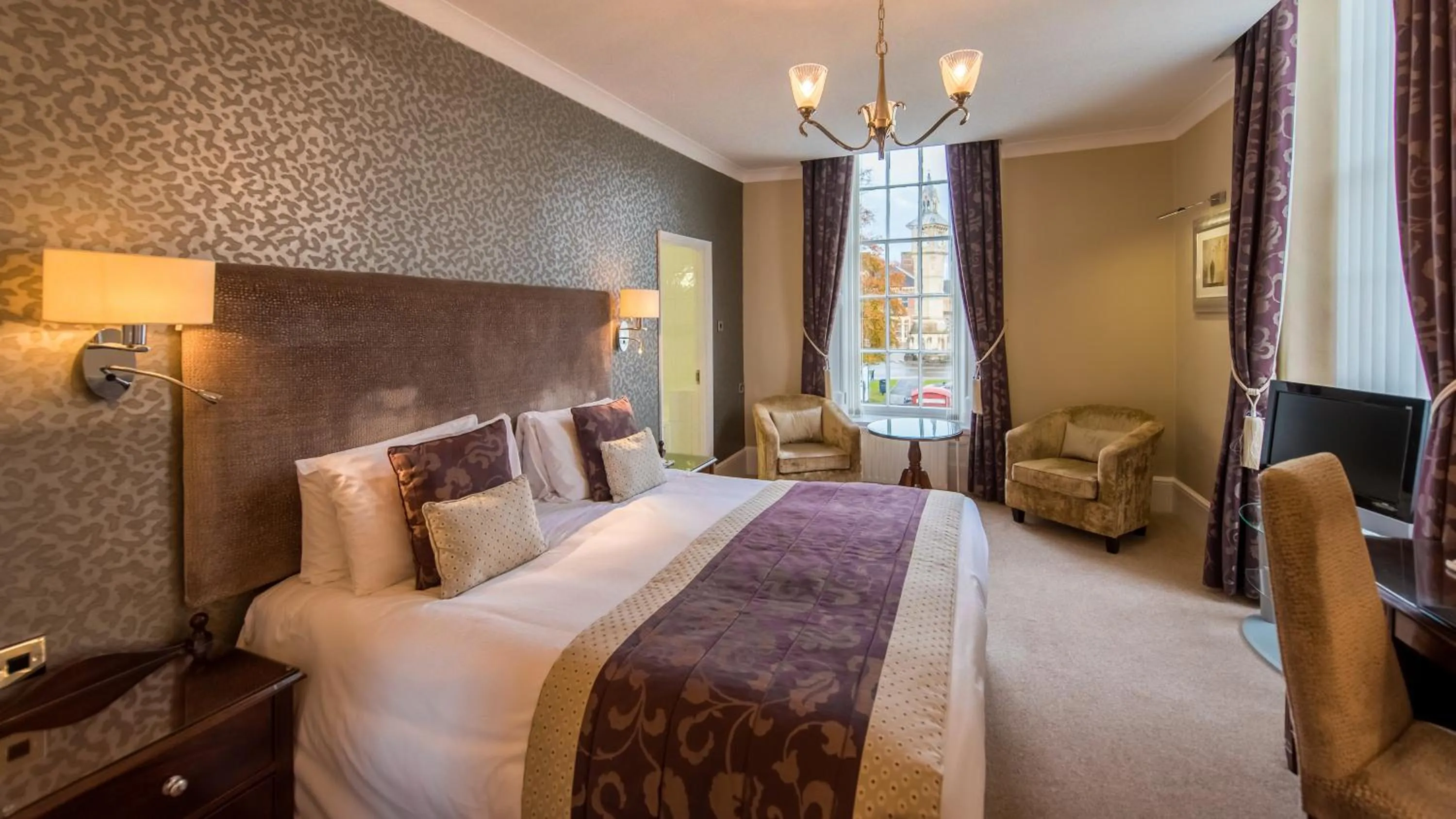 Bedroom, Bed in The Imperial Hotel