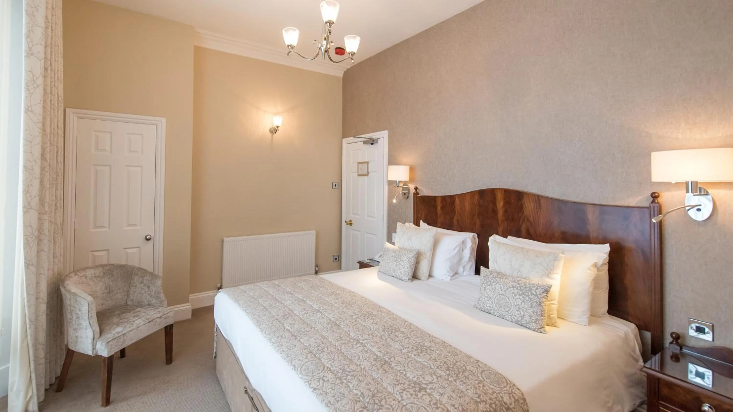 Bedroom, Bed in The Imperial Hotel