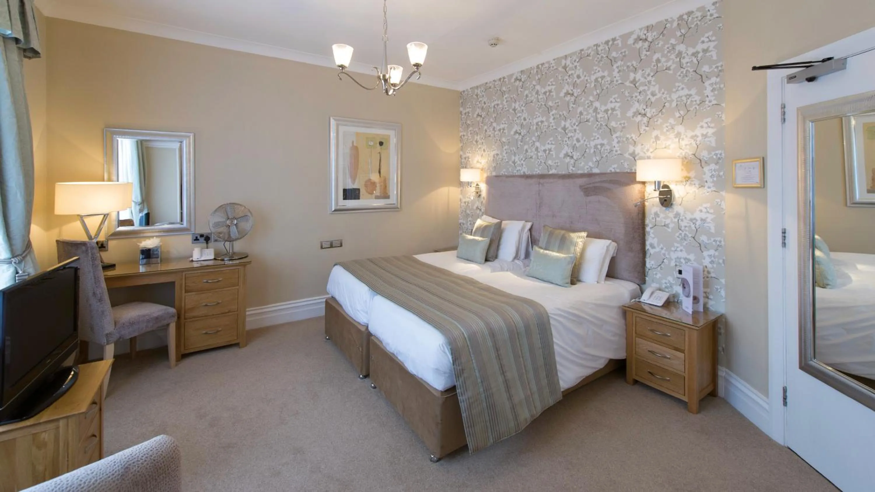 Bedroom, Bed in The Imperial Hotel