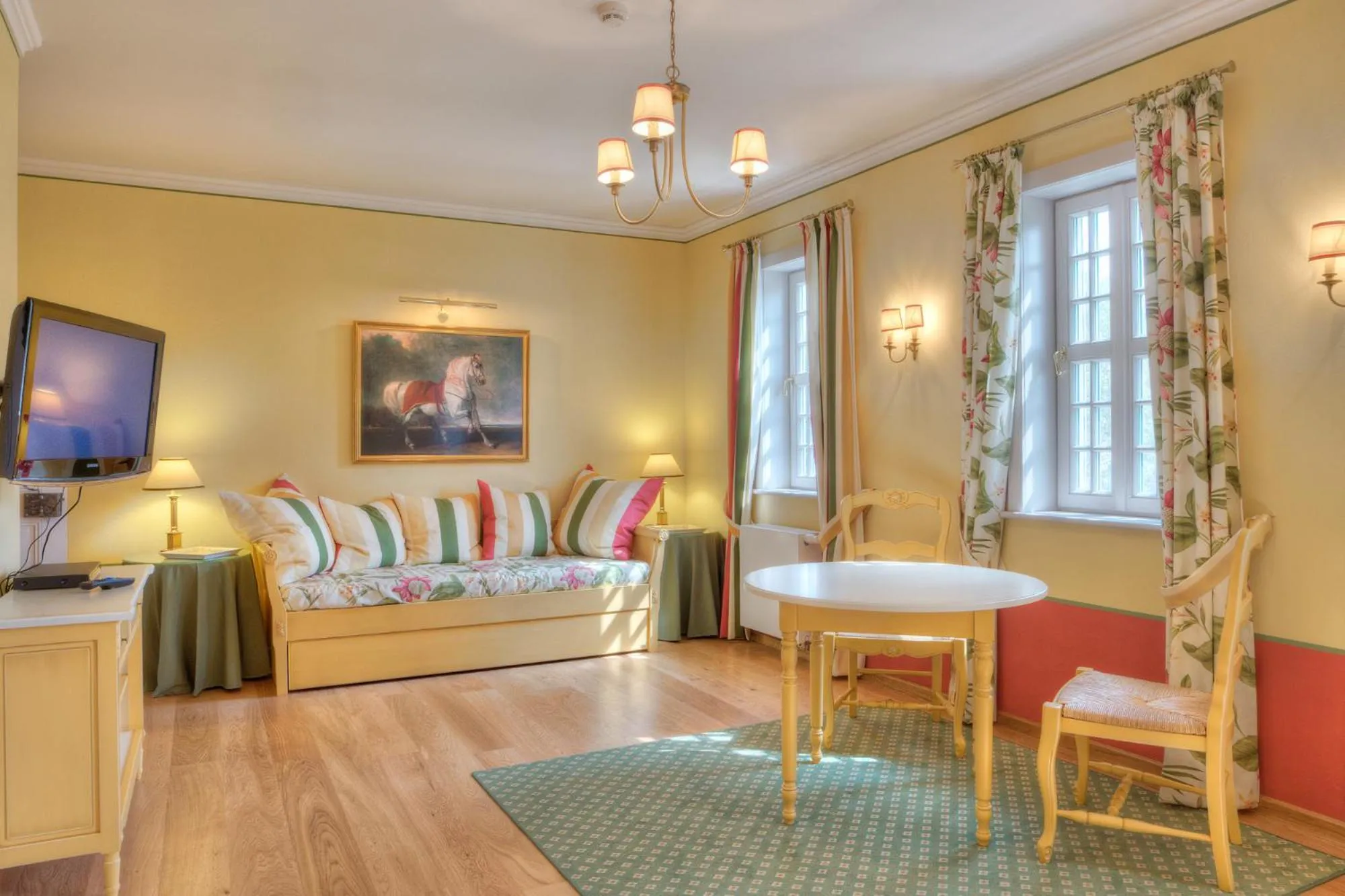 Living room, Bed in Urlaubsresidenz Marstall und Kanzlei im Schlossensemble