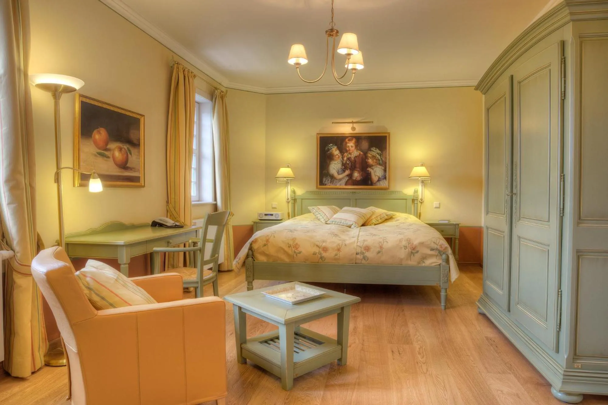 Photo of the whole room, Bed in Urlaubsresidenz Marstall und Kanzlei im Schlossensemble