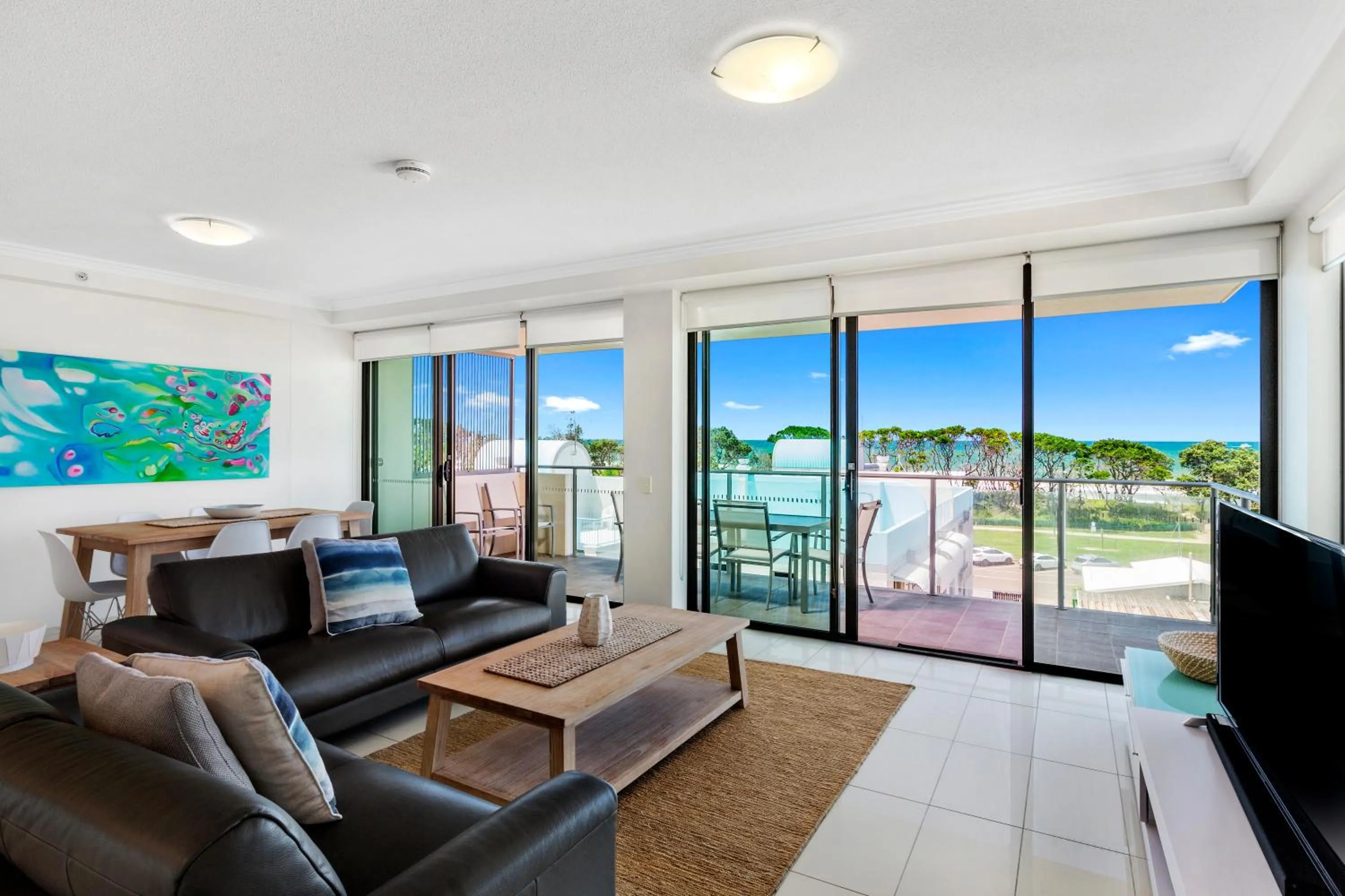 TV and multimedia in Beach on Sixth