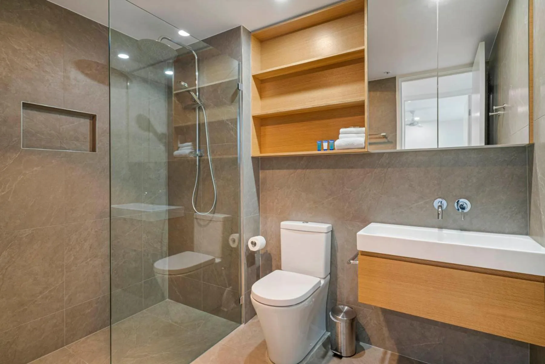 Shower in Beach on Sixth