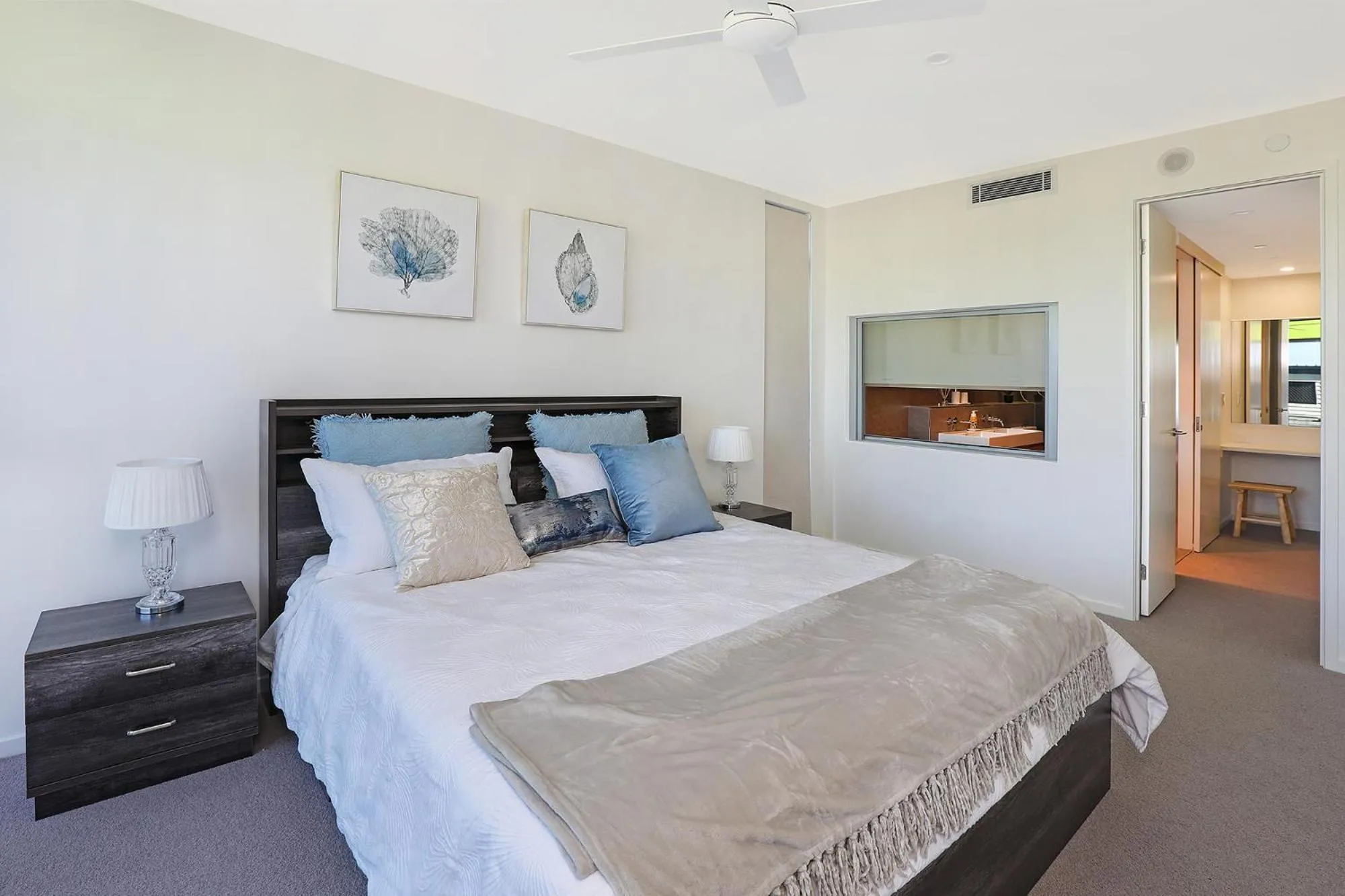 Bedroom, Bed in Beach on Sixth