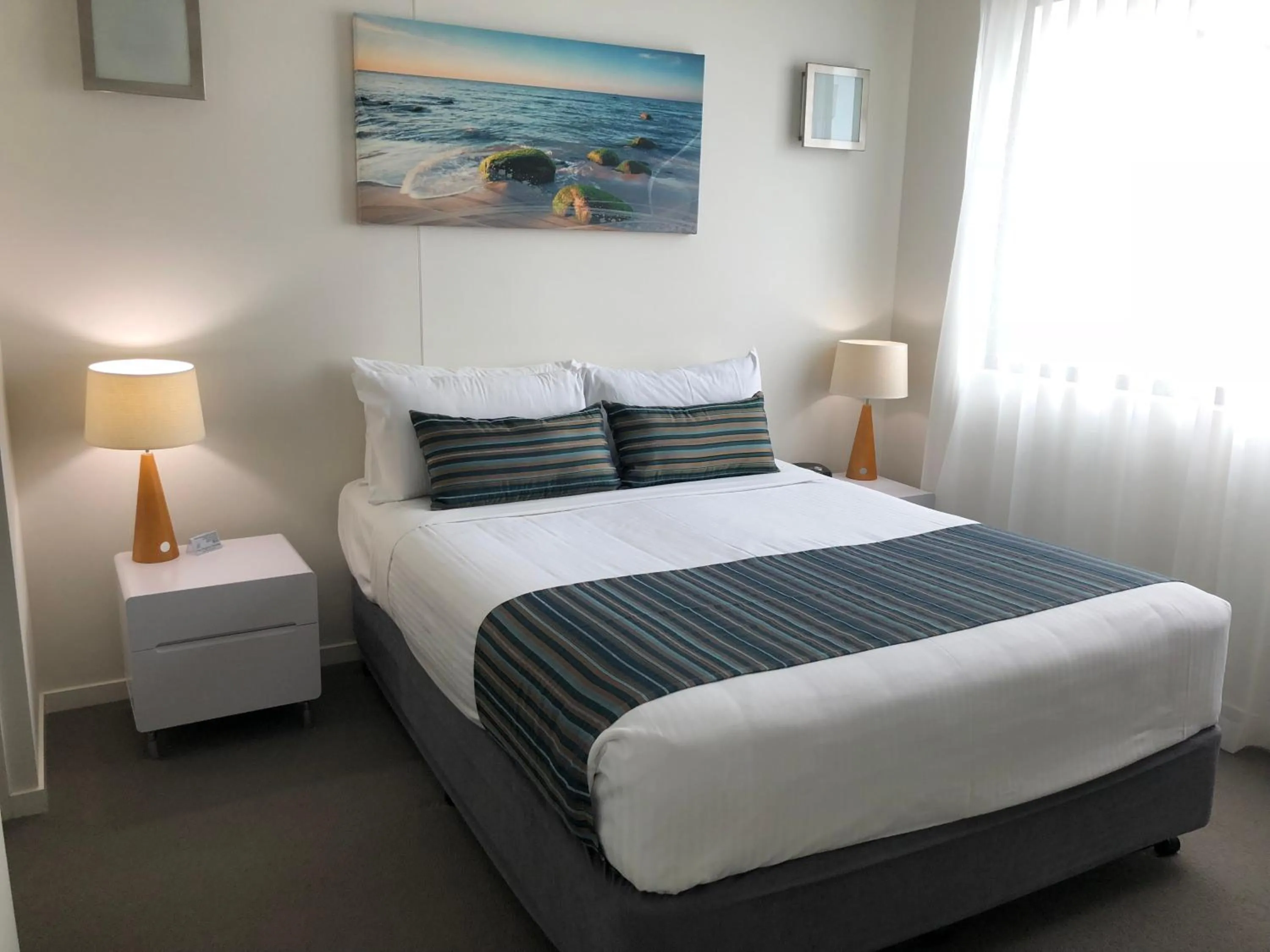 Bedroom, Bed in Beach on Sixth