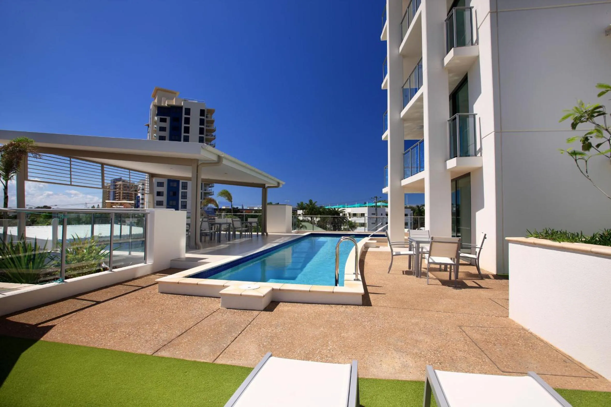 Day in Beach on Sixth