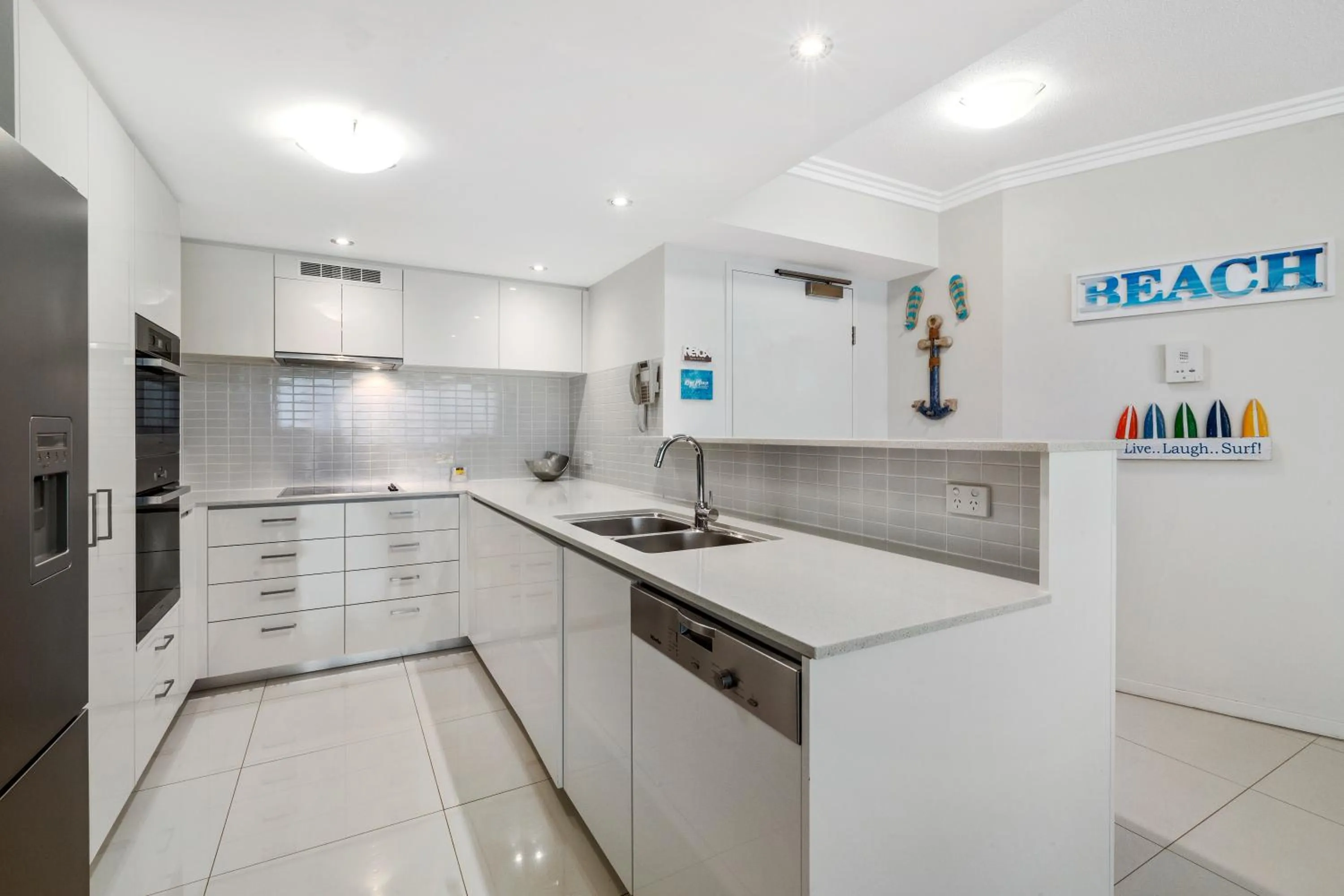 Day in Beach on Sixth